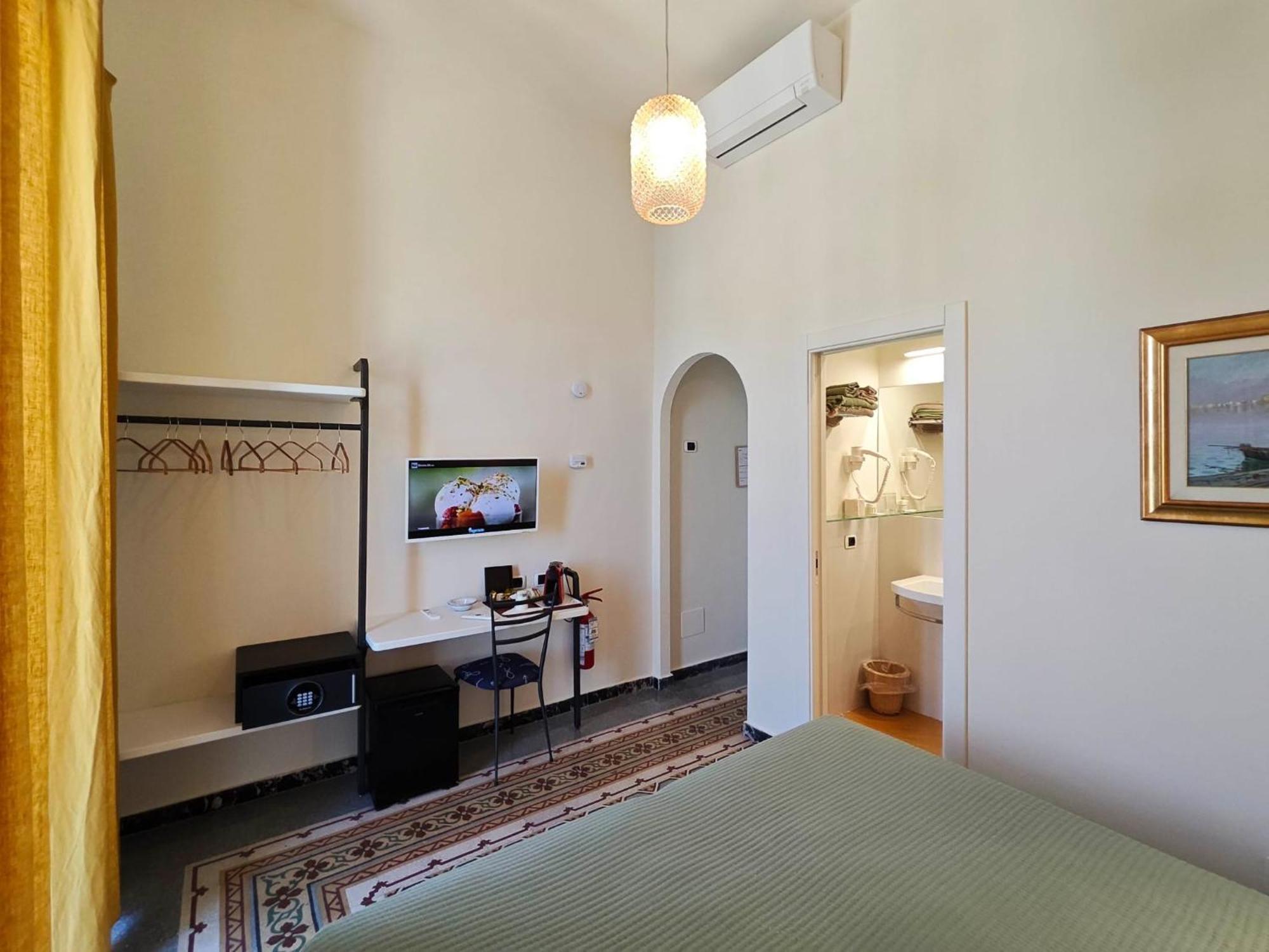 Double or Twin Room Sea View