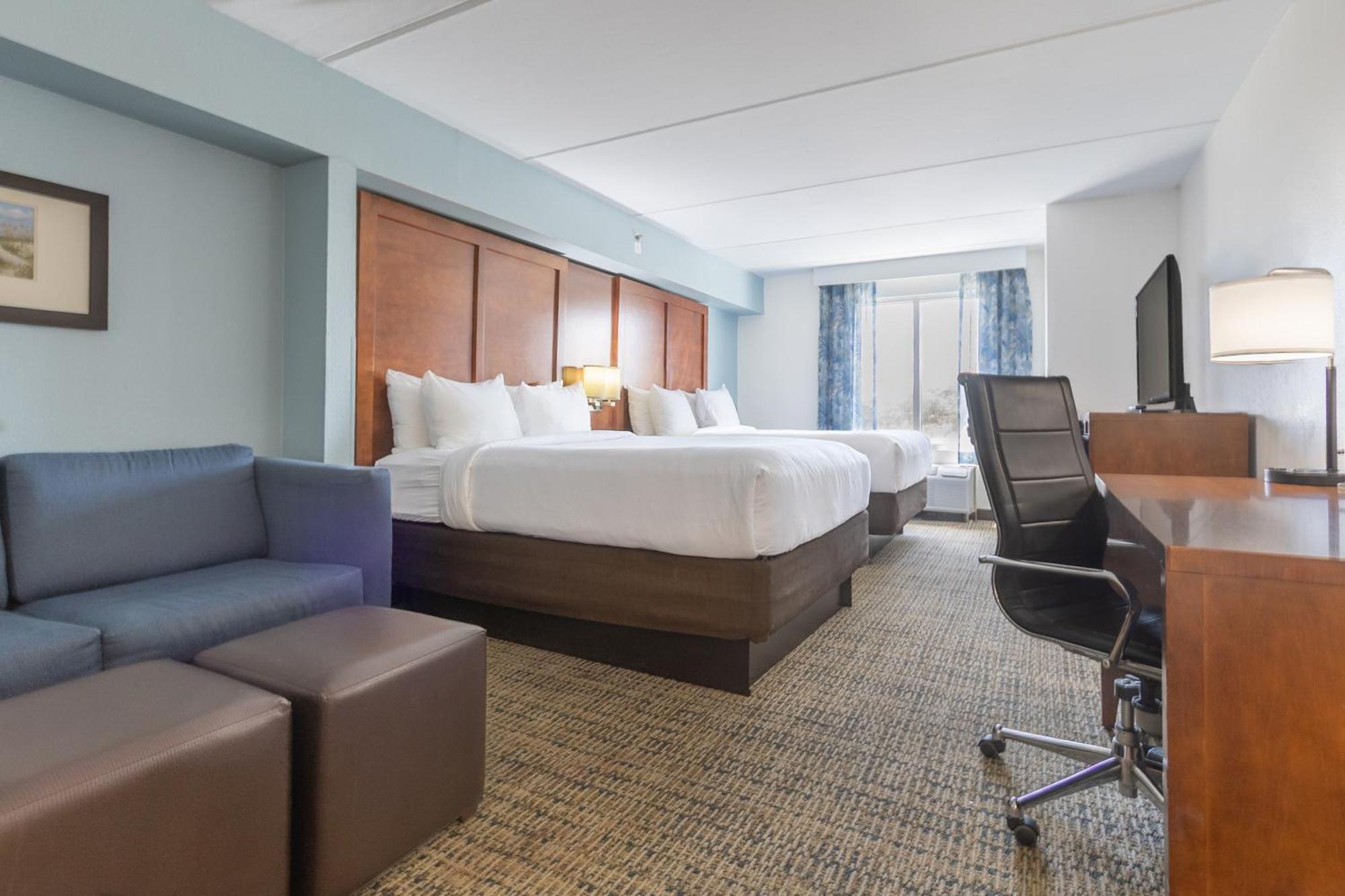 Queen Suite One-Person Sofa Bed Non-Smoking