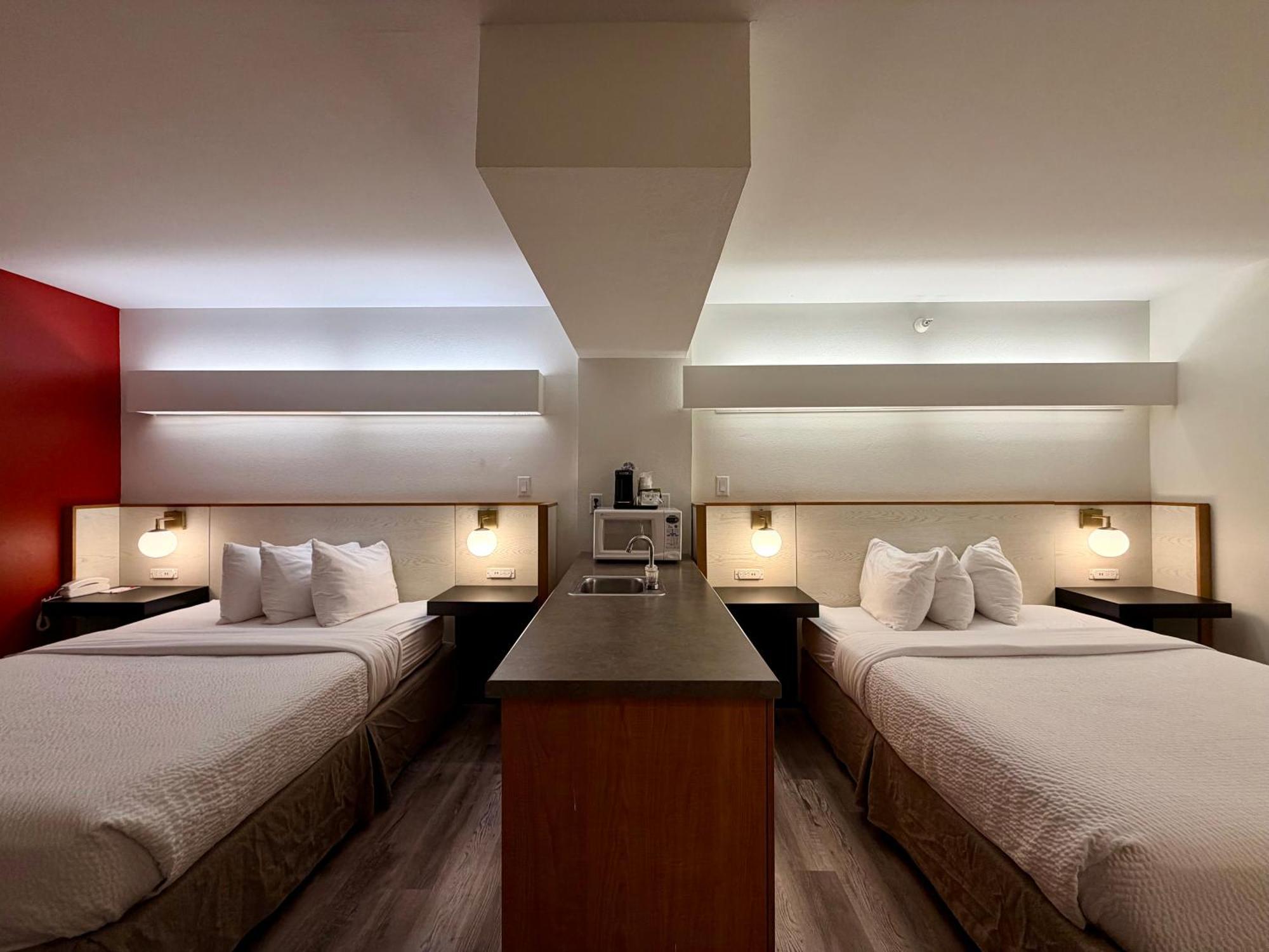 Studio Suite Two Queen Beds Non-Smoking