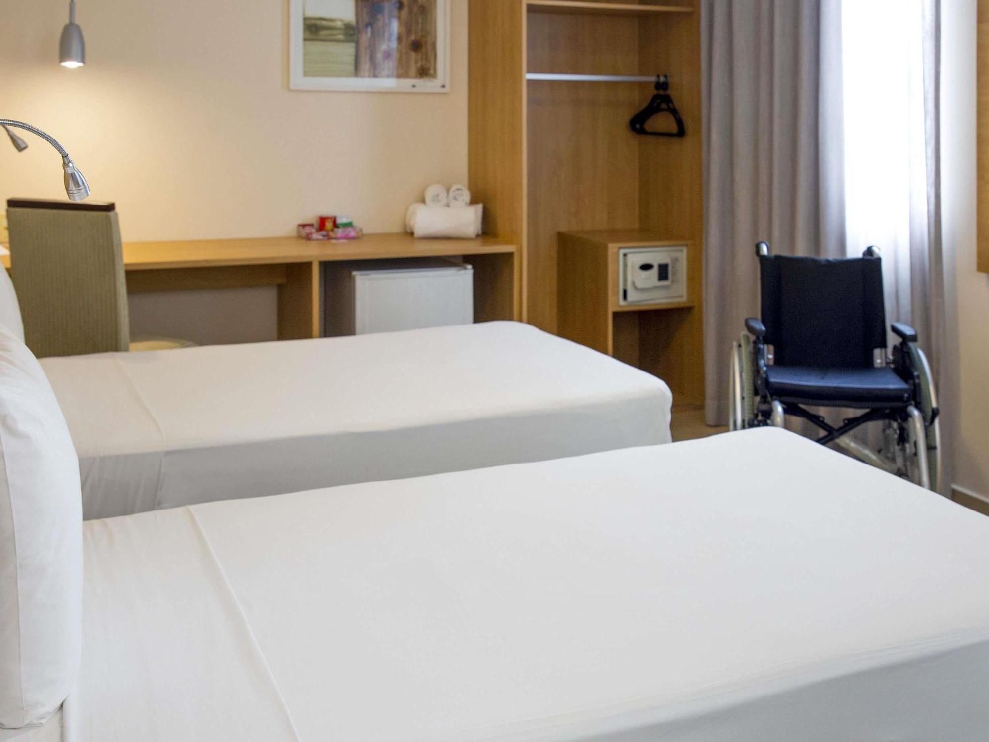 Adapted Standard Twin Room