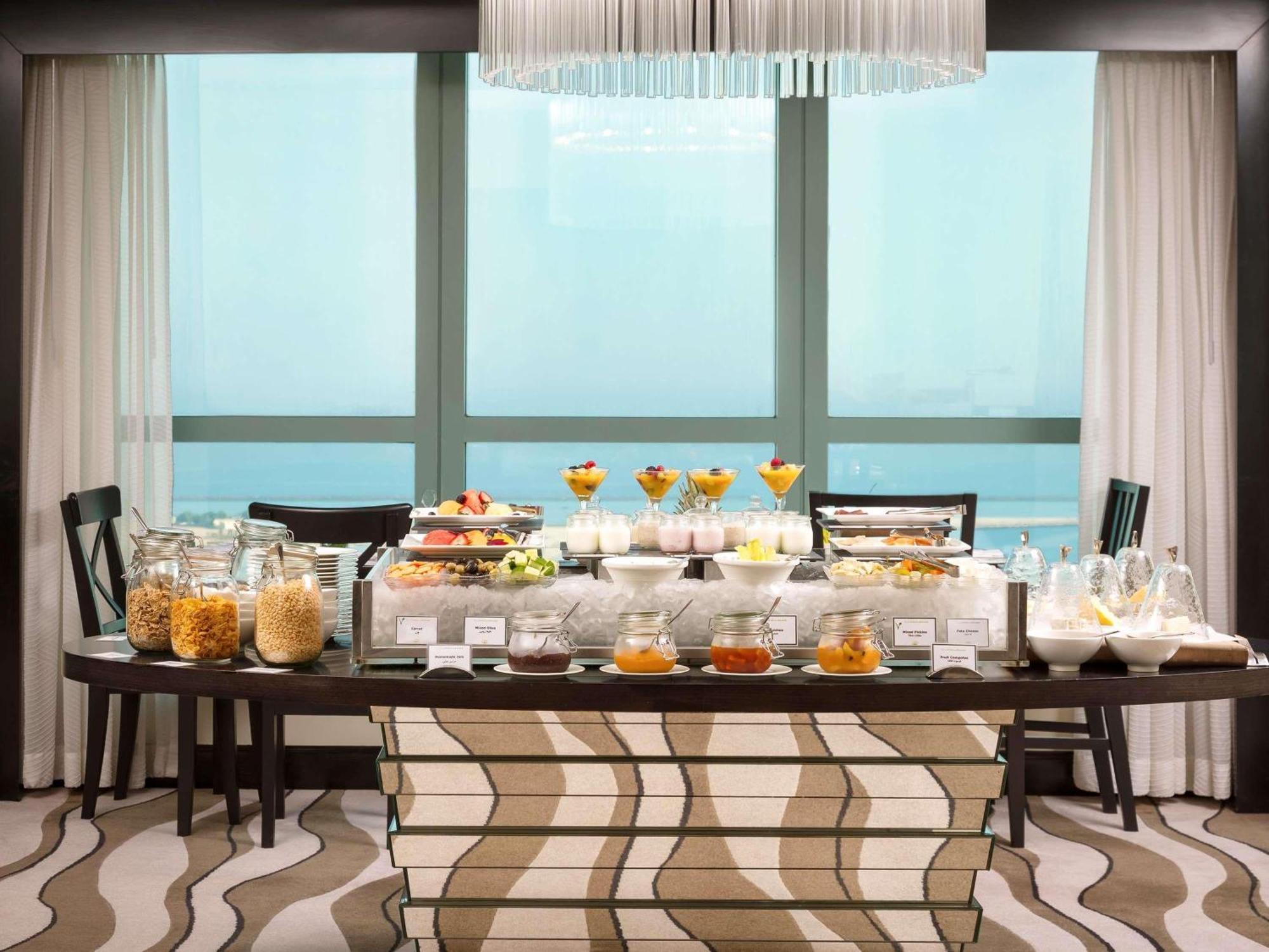 Luxury Club King Room Club Access Sea or City View