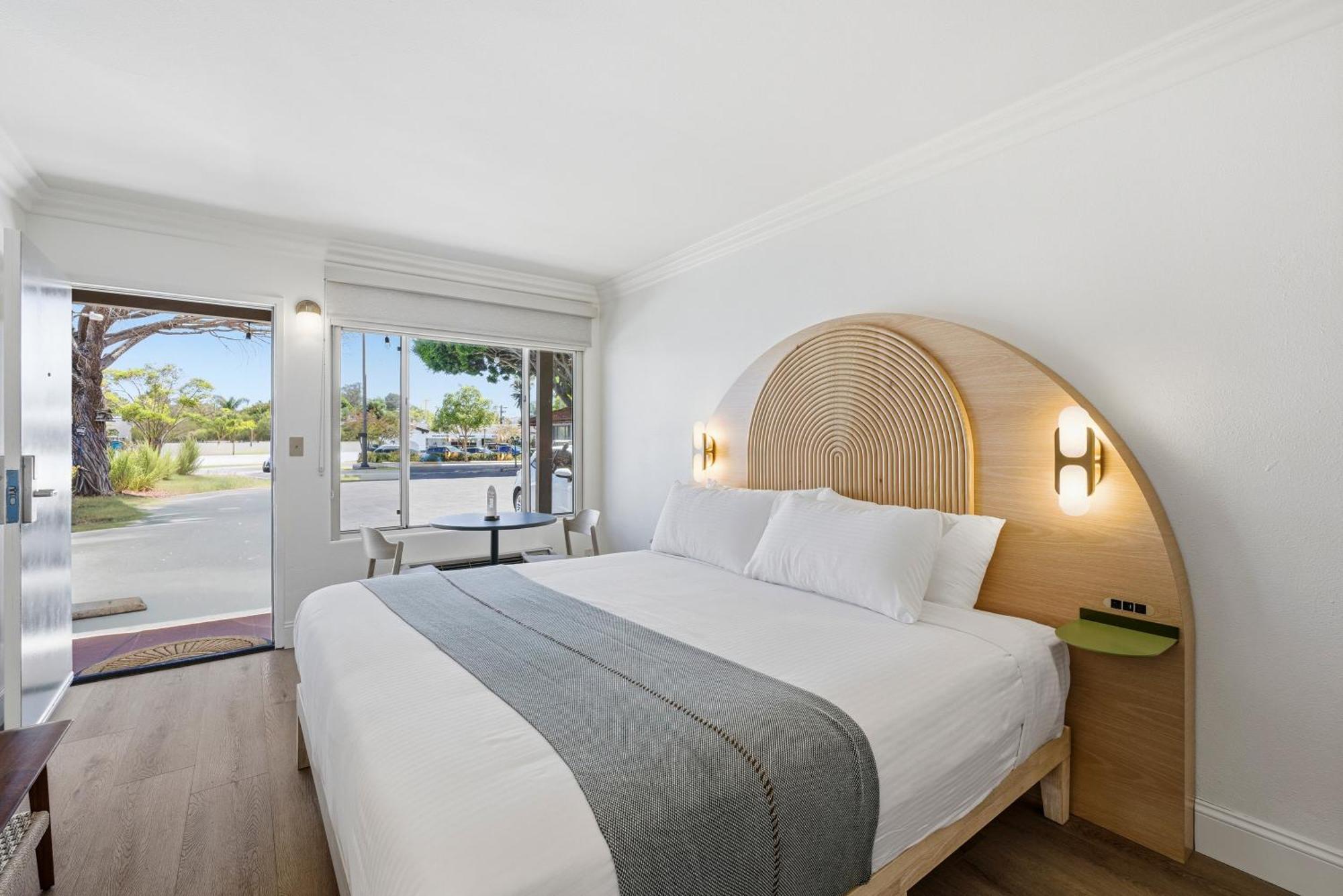 Deluxe King - Renovated