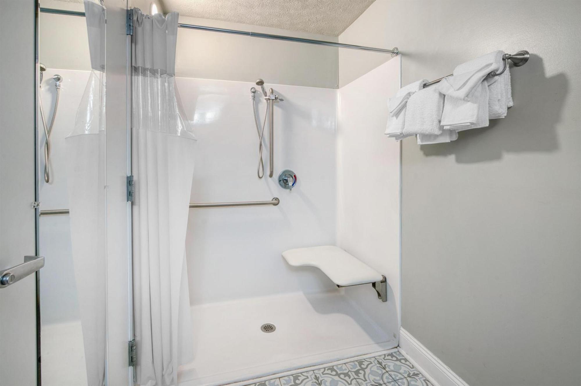 King Room Walk Shower Disability Access or Pet Friendly or Non-Smoking