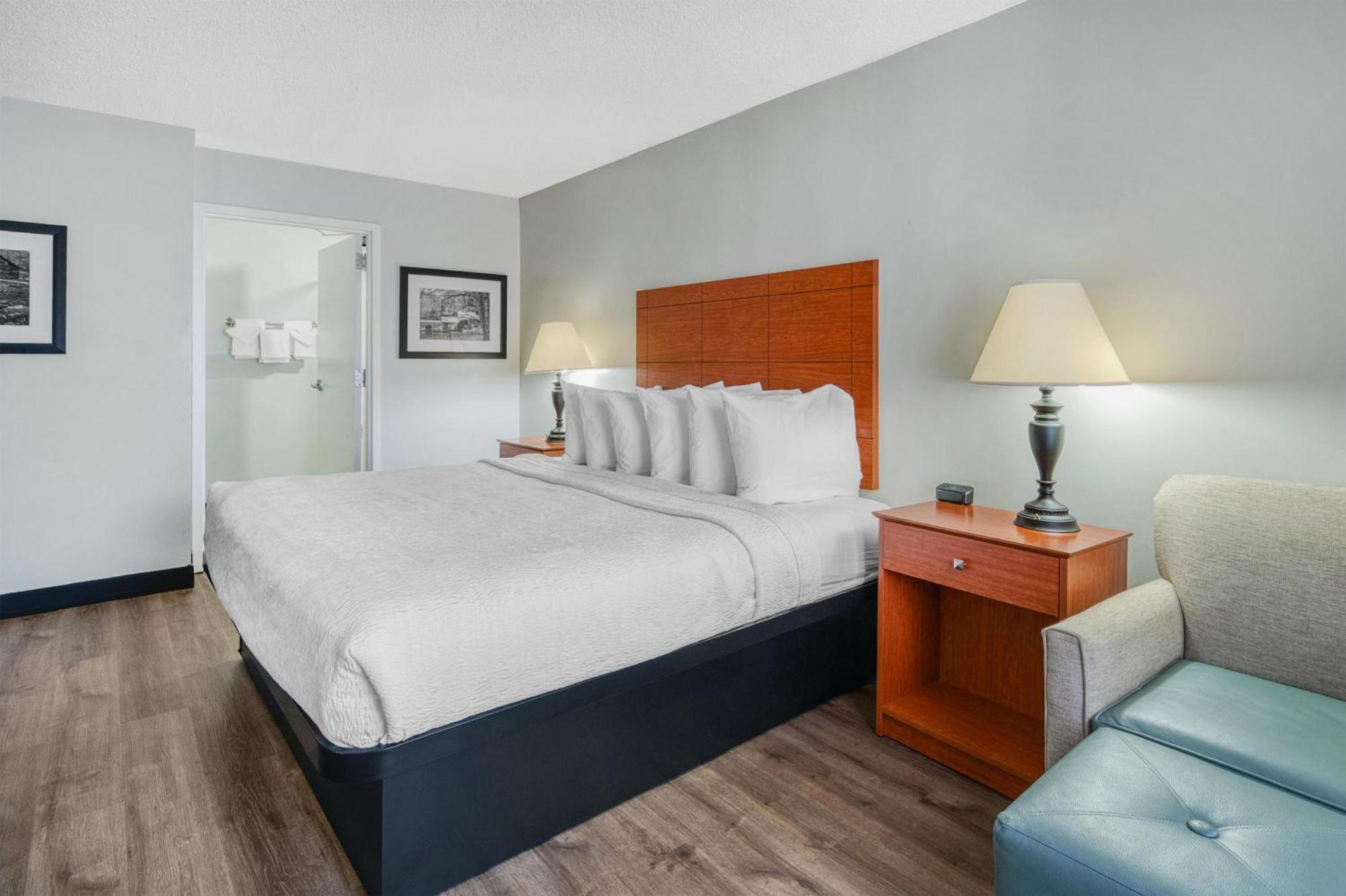King Room Walk Shower Disability Access or Pet Friendly or Non-Smoking