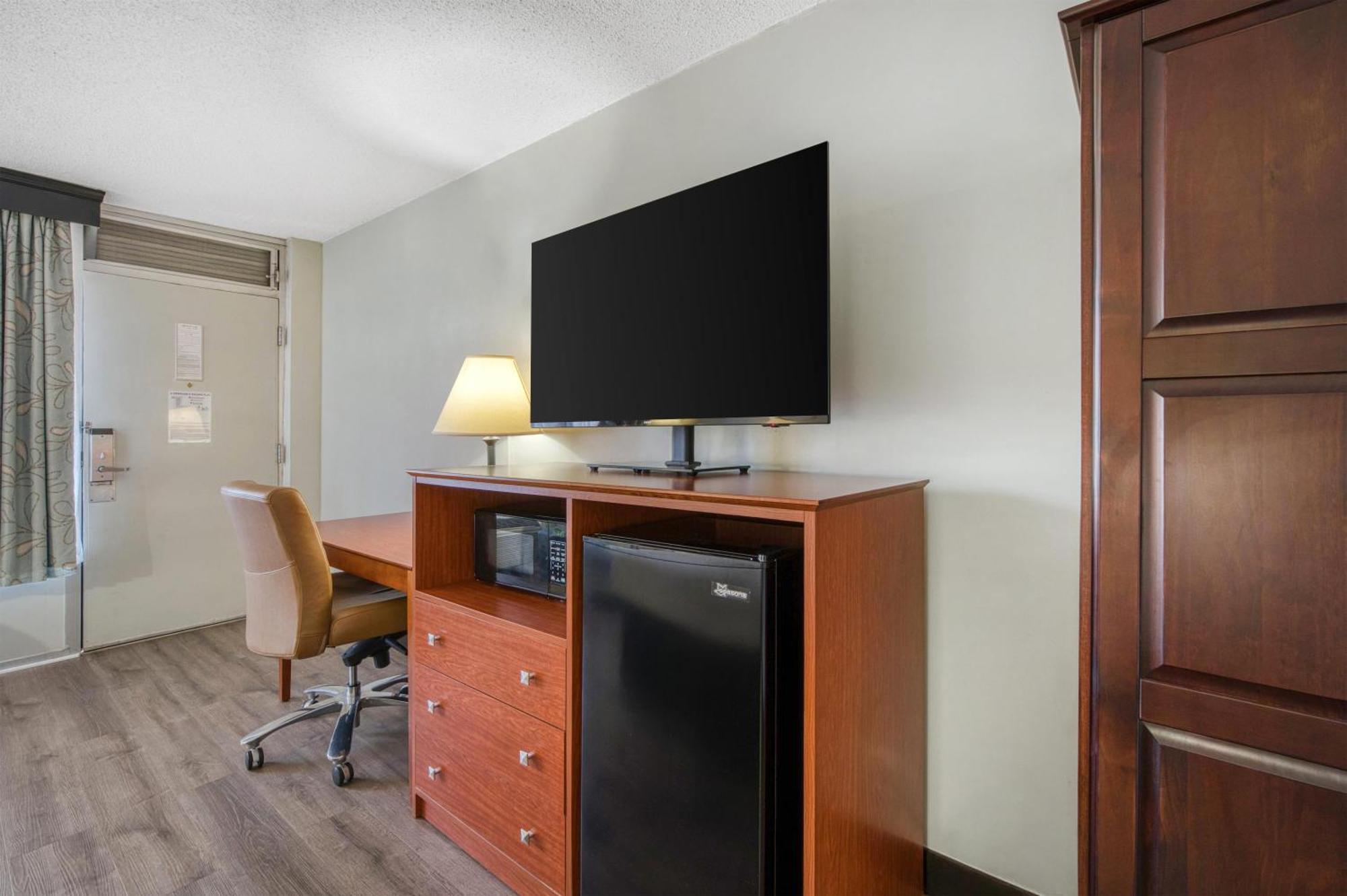 King Room Walk Shower Disability Access or Pet Friendly or Non-Smoking