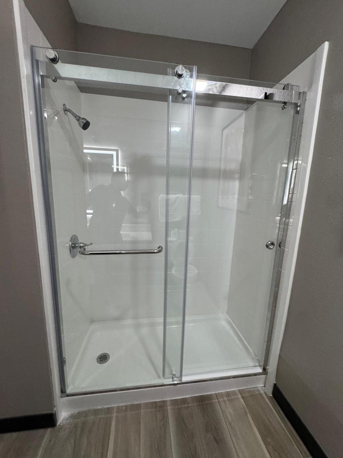 King Suite - Mobility Access/Non-Smoking