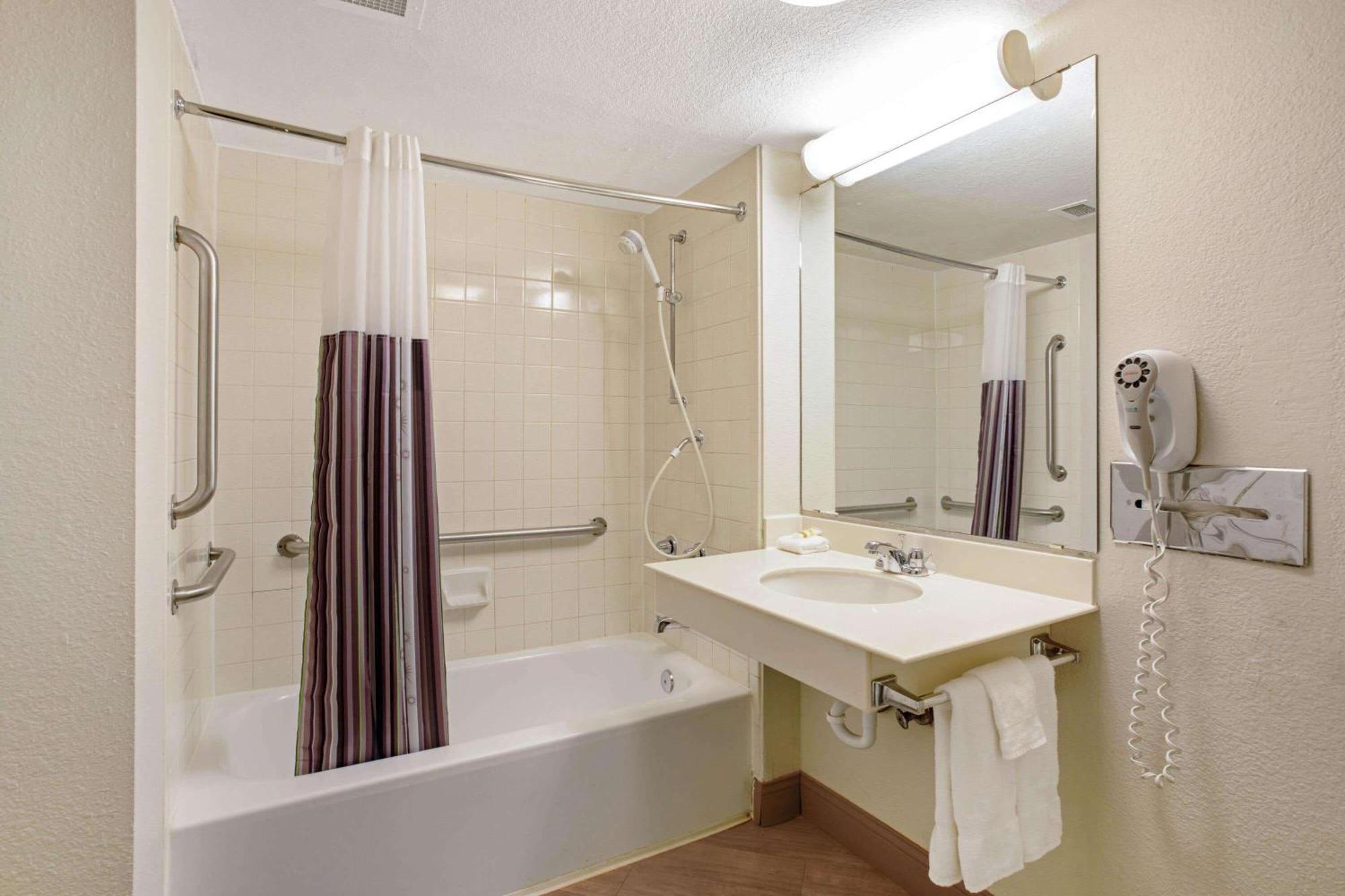 King Room Mobility Accessible Bathtub Grab Bars or Non-Smoking