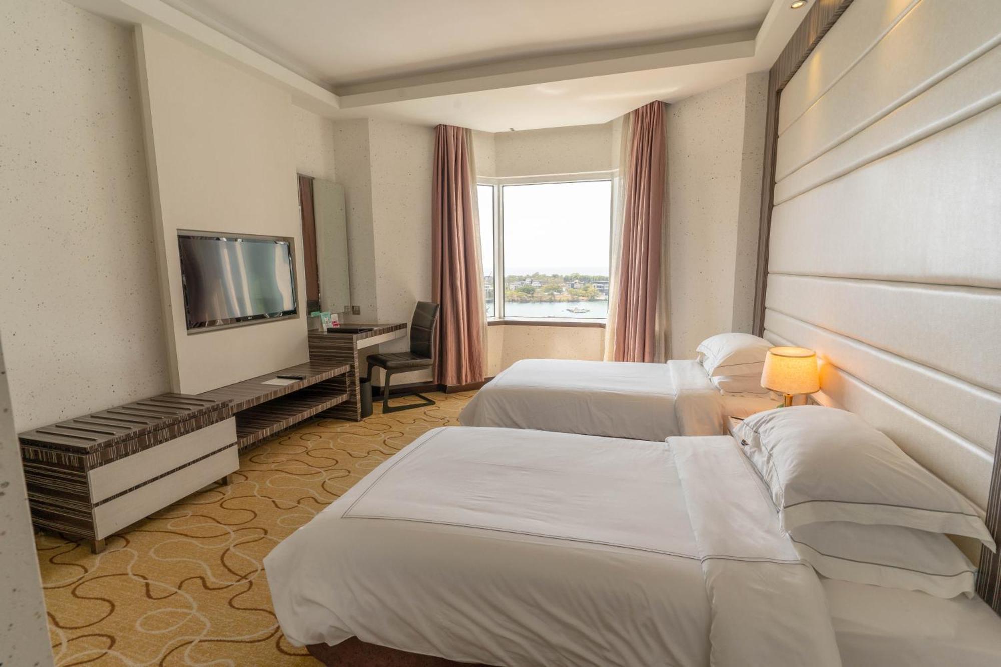 Promenade Deluxe Twin Room Club Lounge Access Sea View