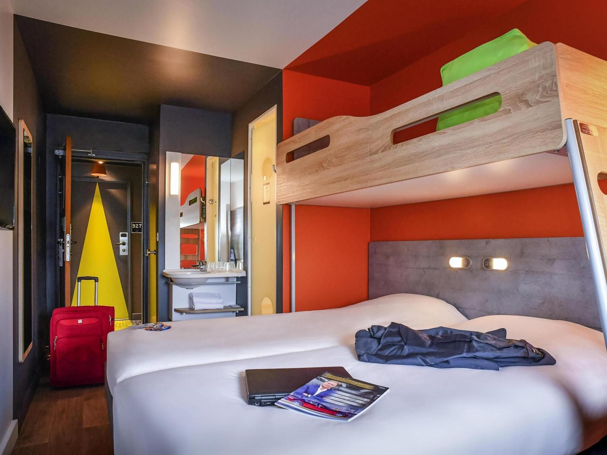 Chambre Triple avec 2 Lits Simples et 1 Lit d'Appoint