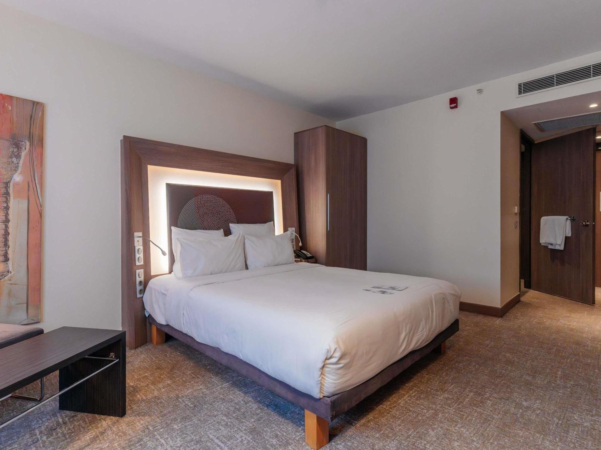 Superior Room Queen Bed Accessible