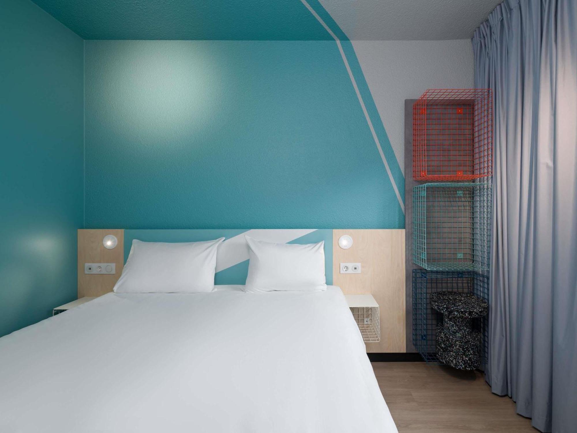 Angepasstes Standard Zimmer mit Doppelbett
