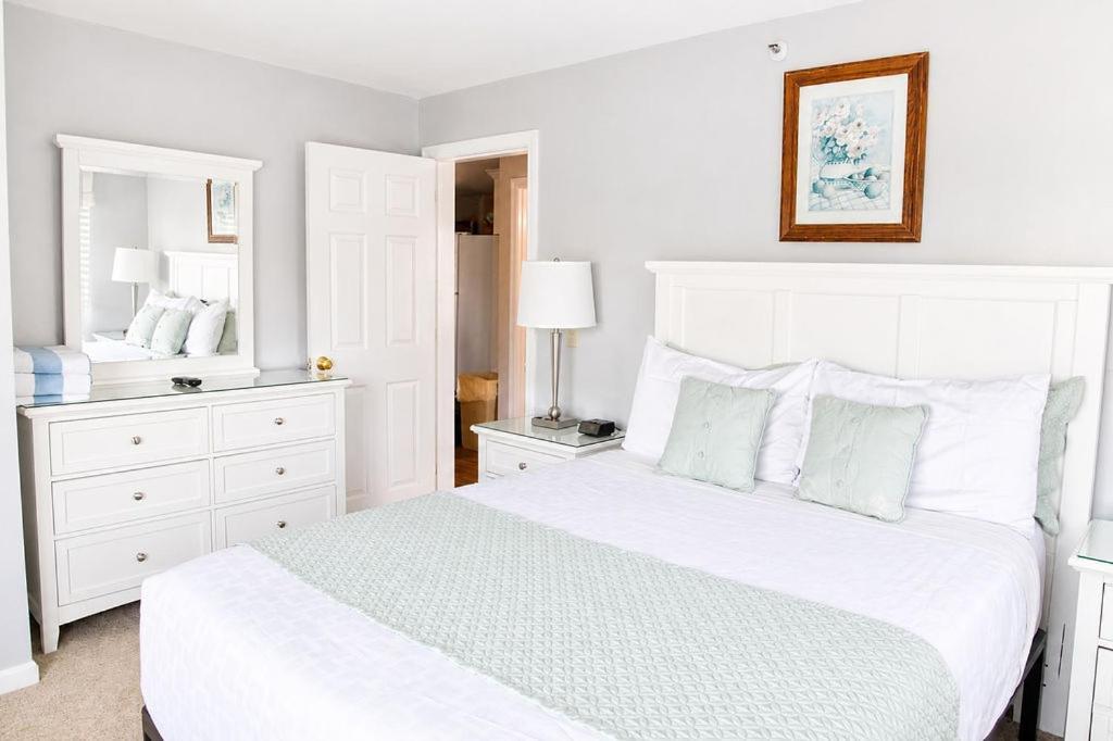 Deluxe Two Bedroom Townhouse Suite
