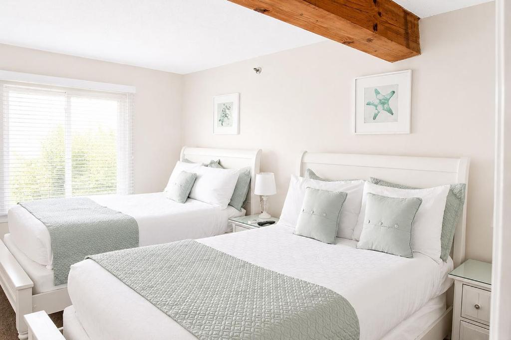Deluxe Two Bedroom Townhouse Suite