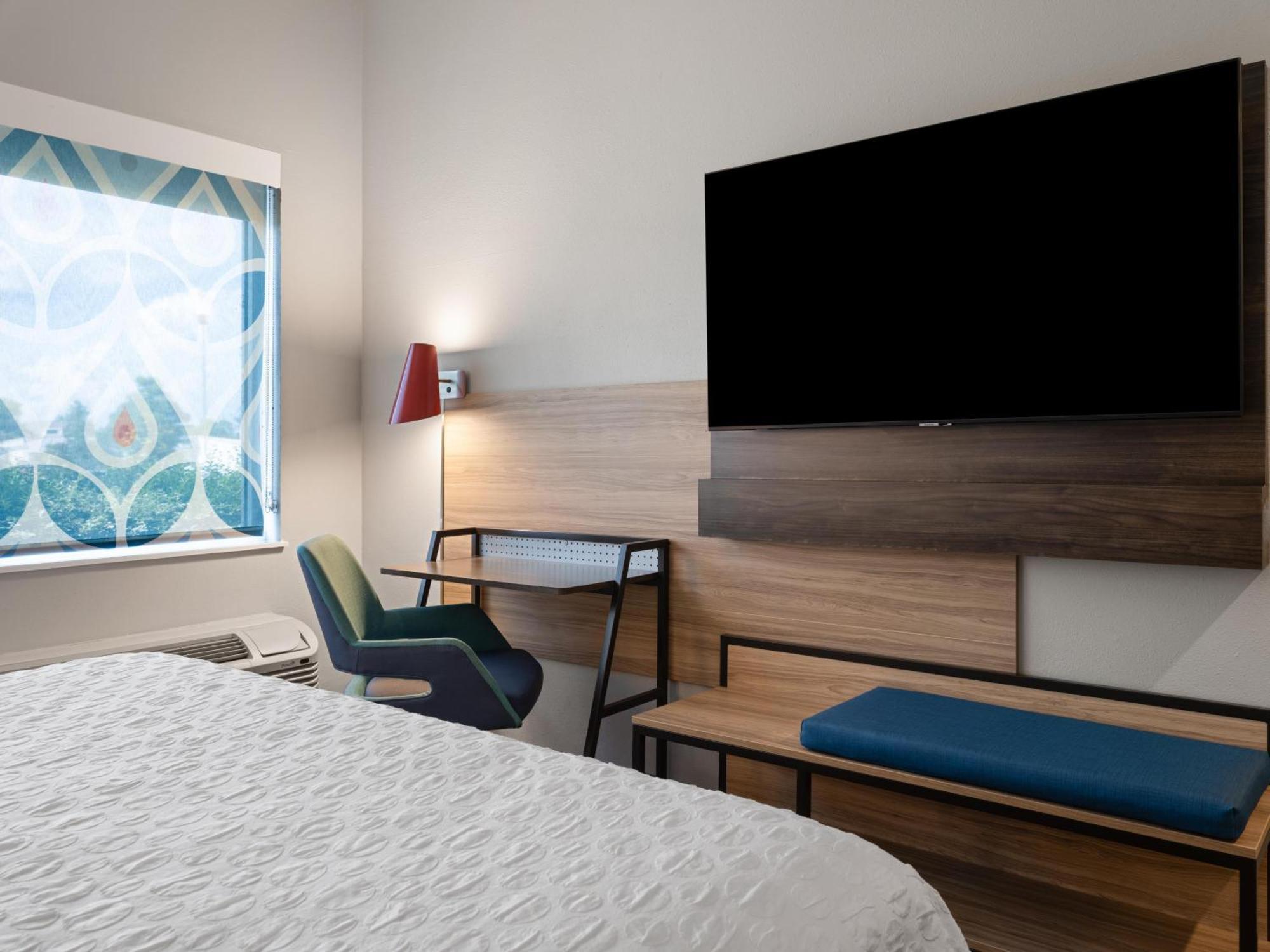 King Room with Roll-In Shower - Mobility and Hearing Access