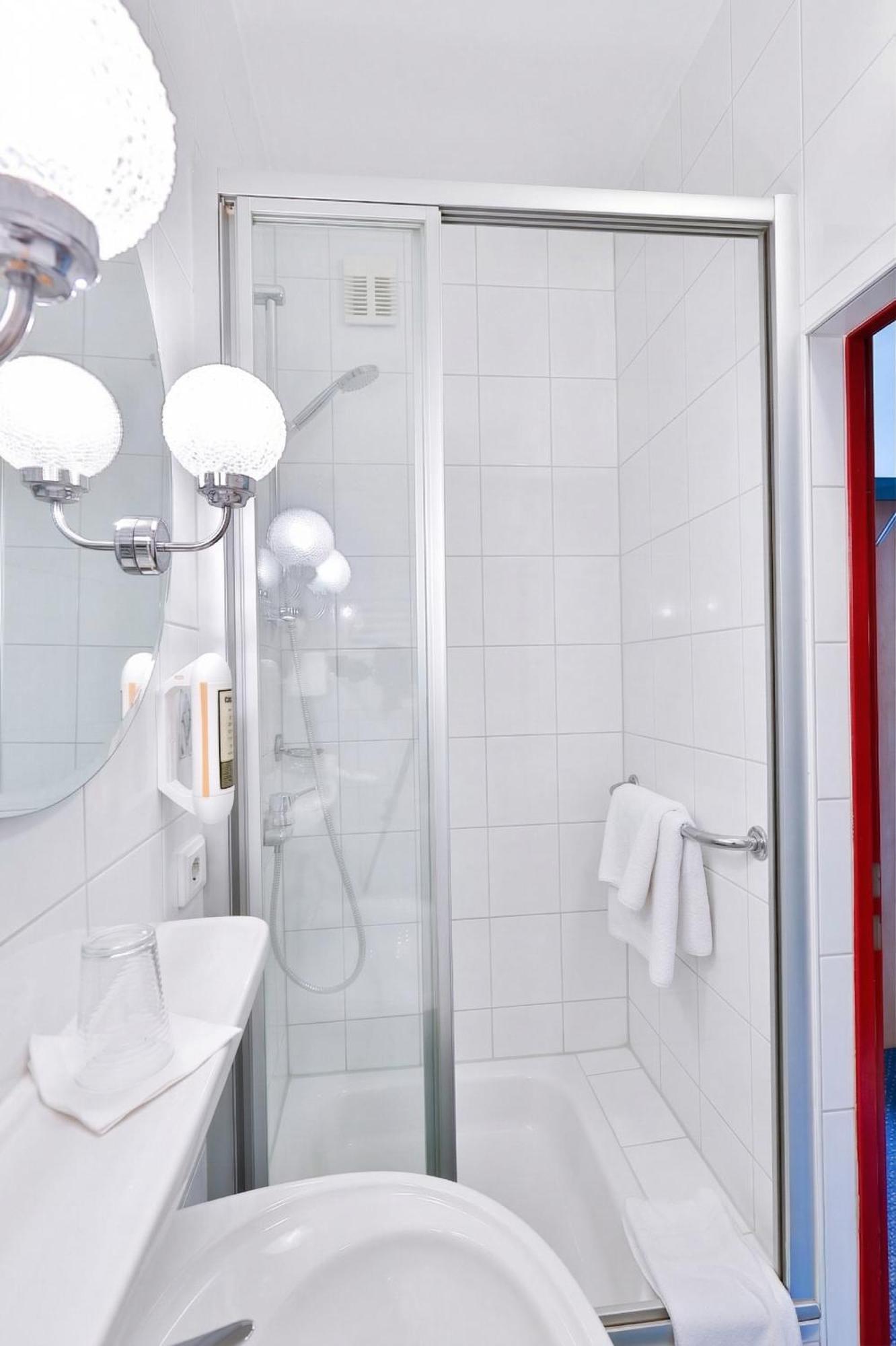Single Room Bathroom