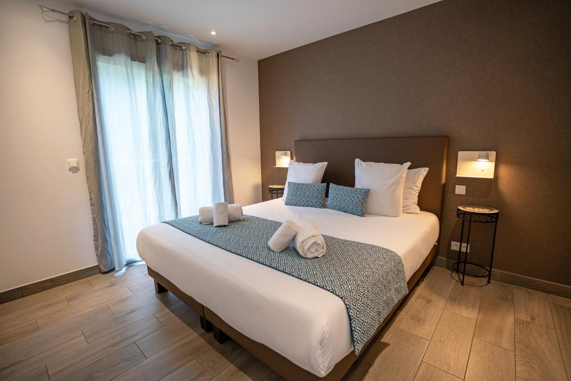 Two-Bedroom Apartment Air Conditioning Terrace