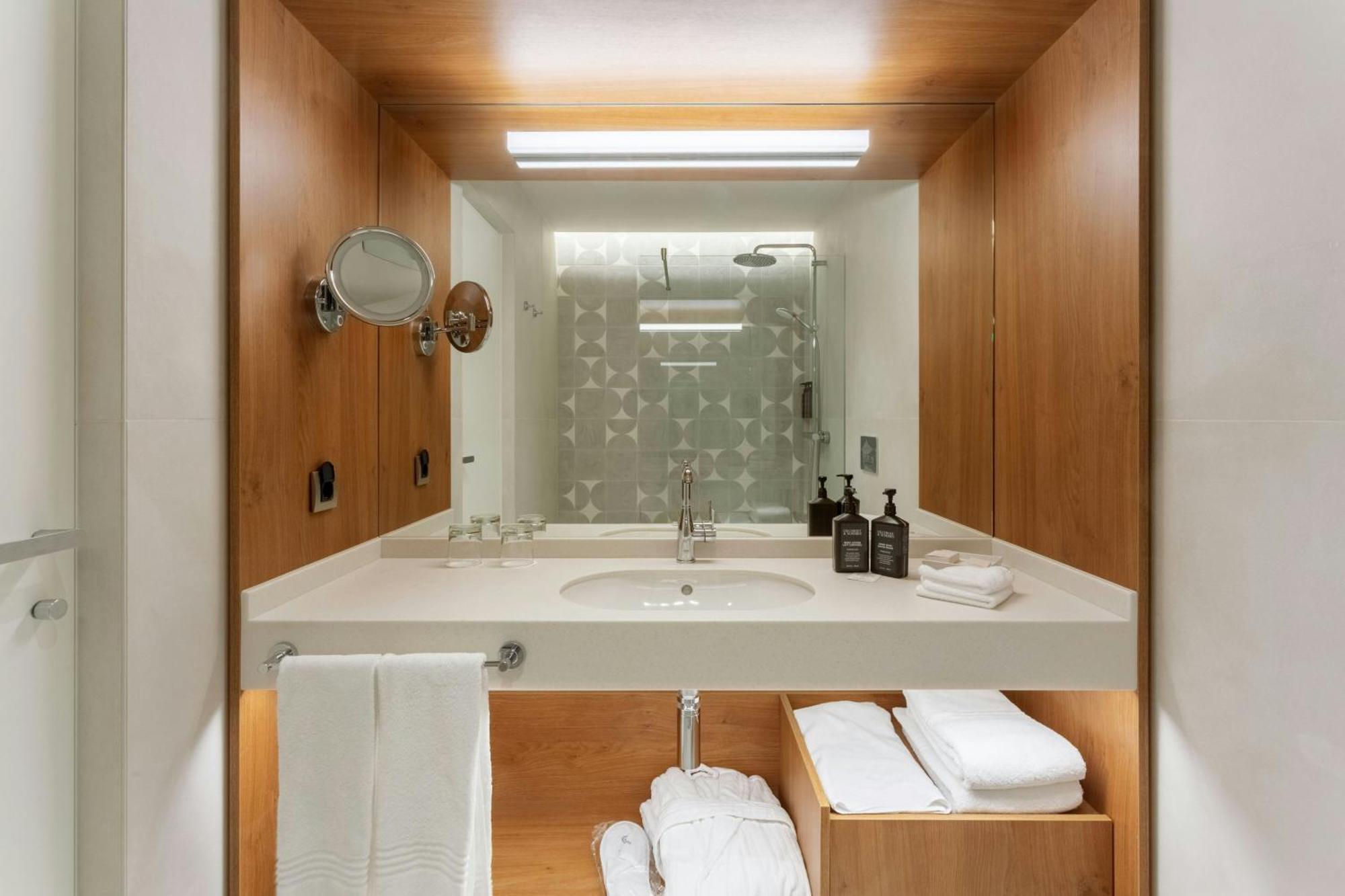 Executive Twin Executive level Guest room Skyline view