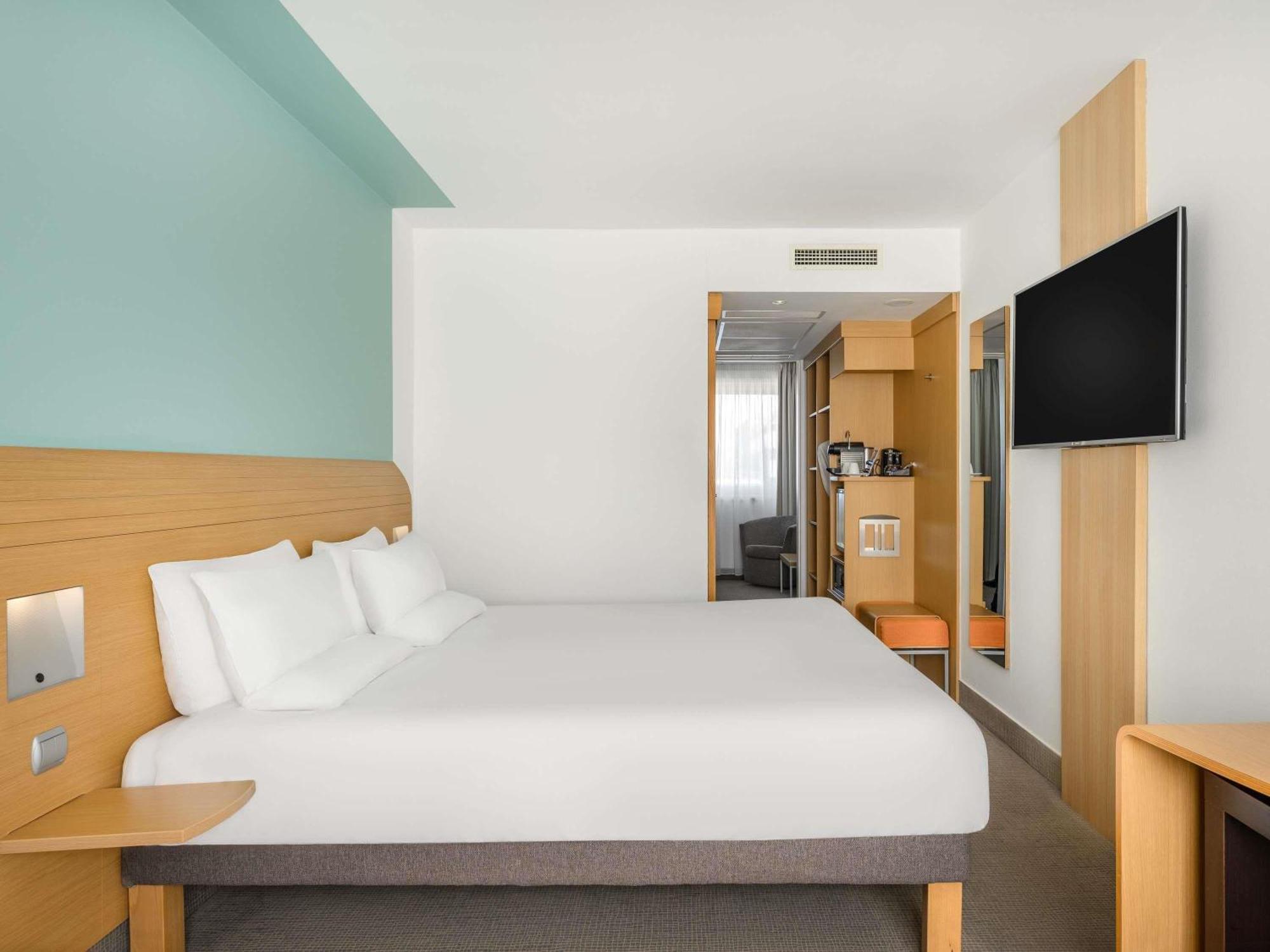 Executive Room 1 or
