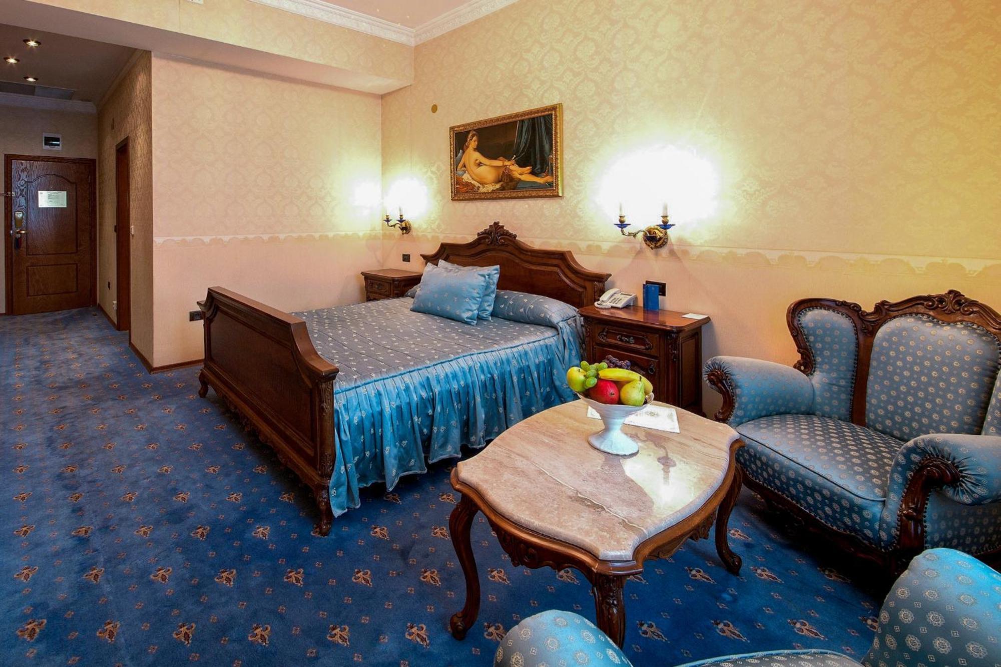 Double Room Queen bed