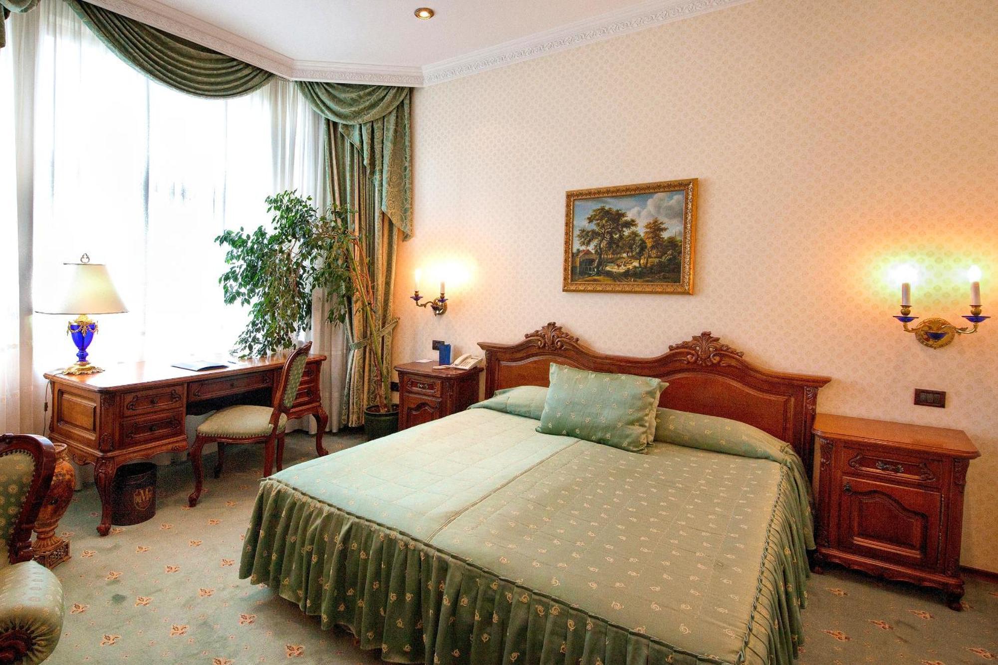 Double Room Queen bed