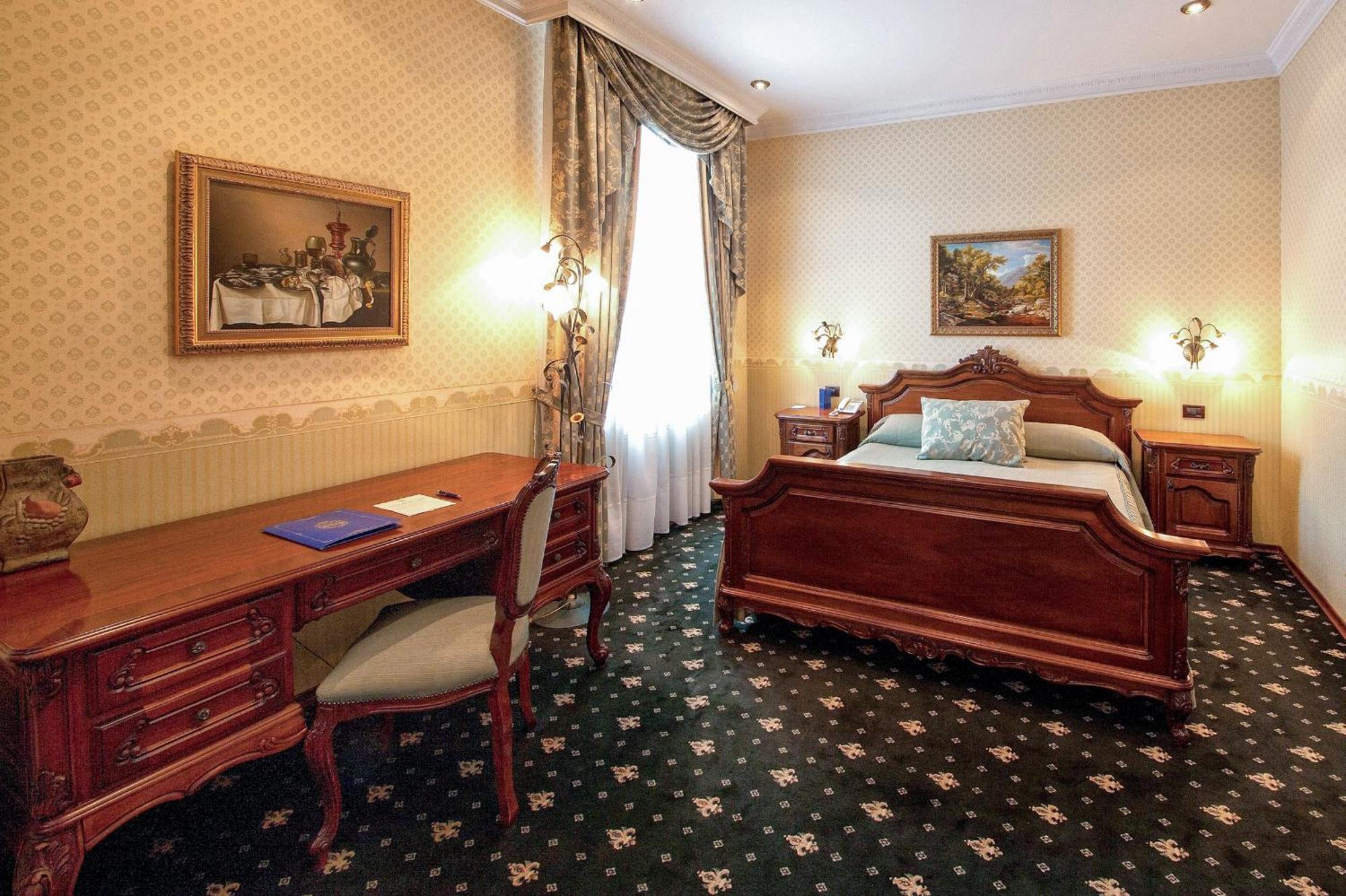 Double Room Queen bed
