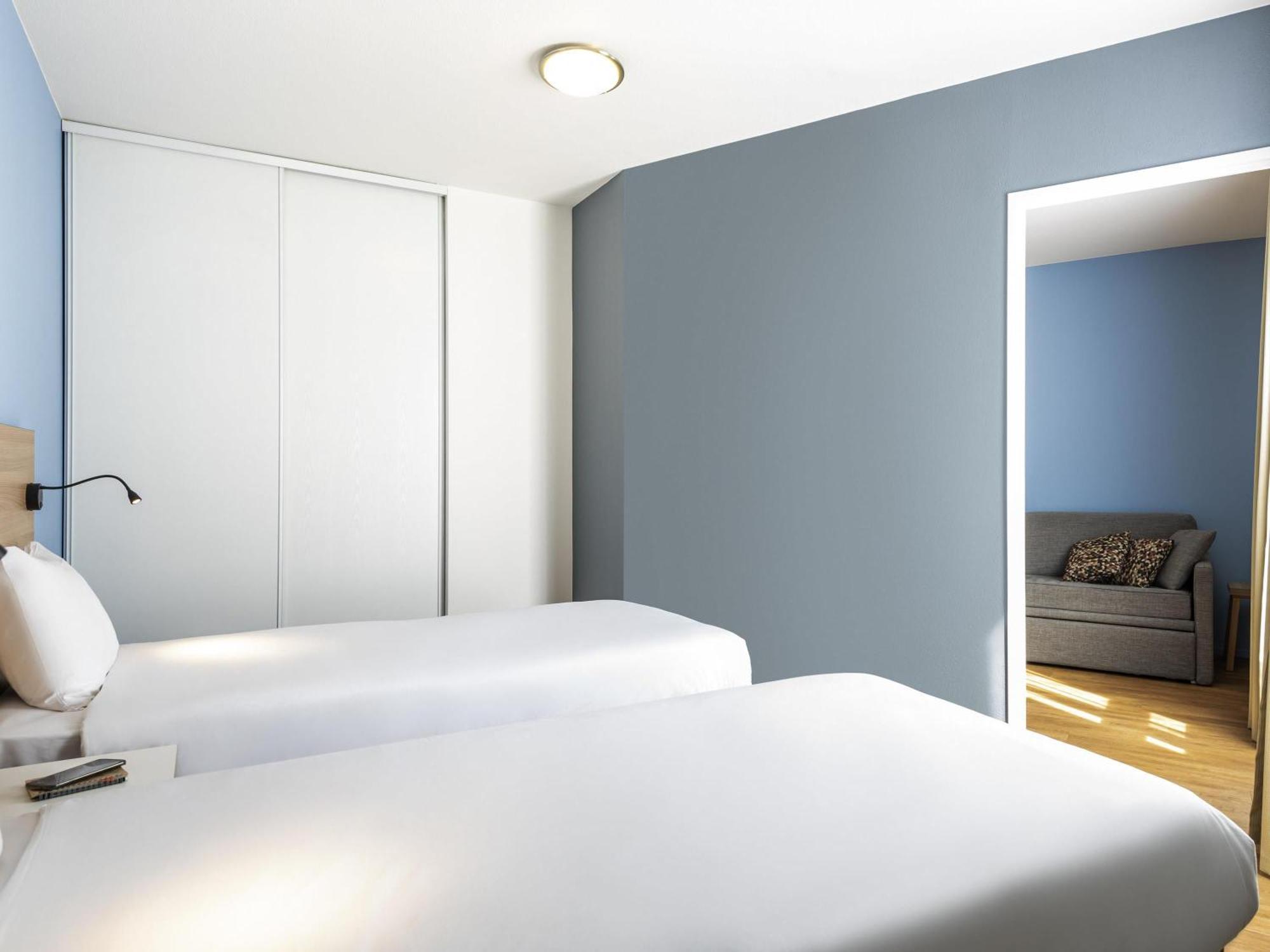 One-Bedroom Apartment Twin Beds