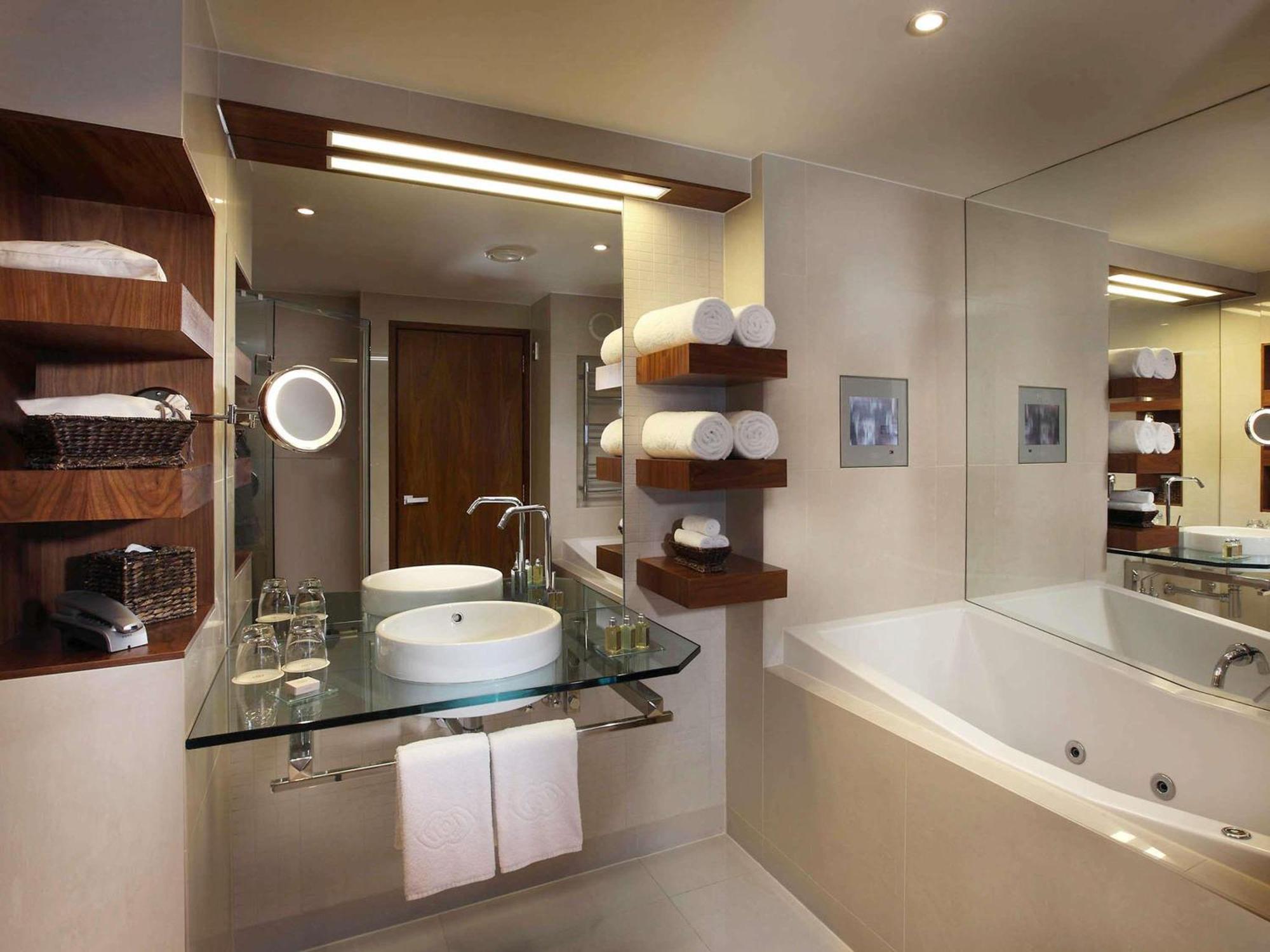 Luxury King Room Balcony Spa Bath Executive Lounge Access