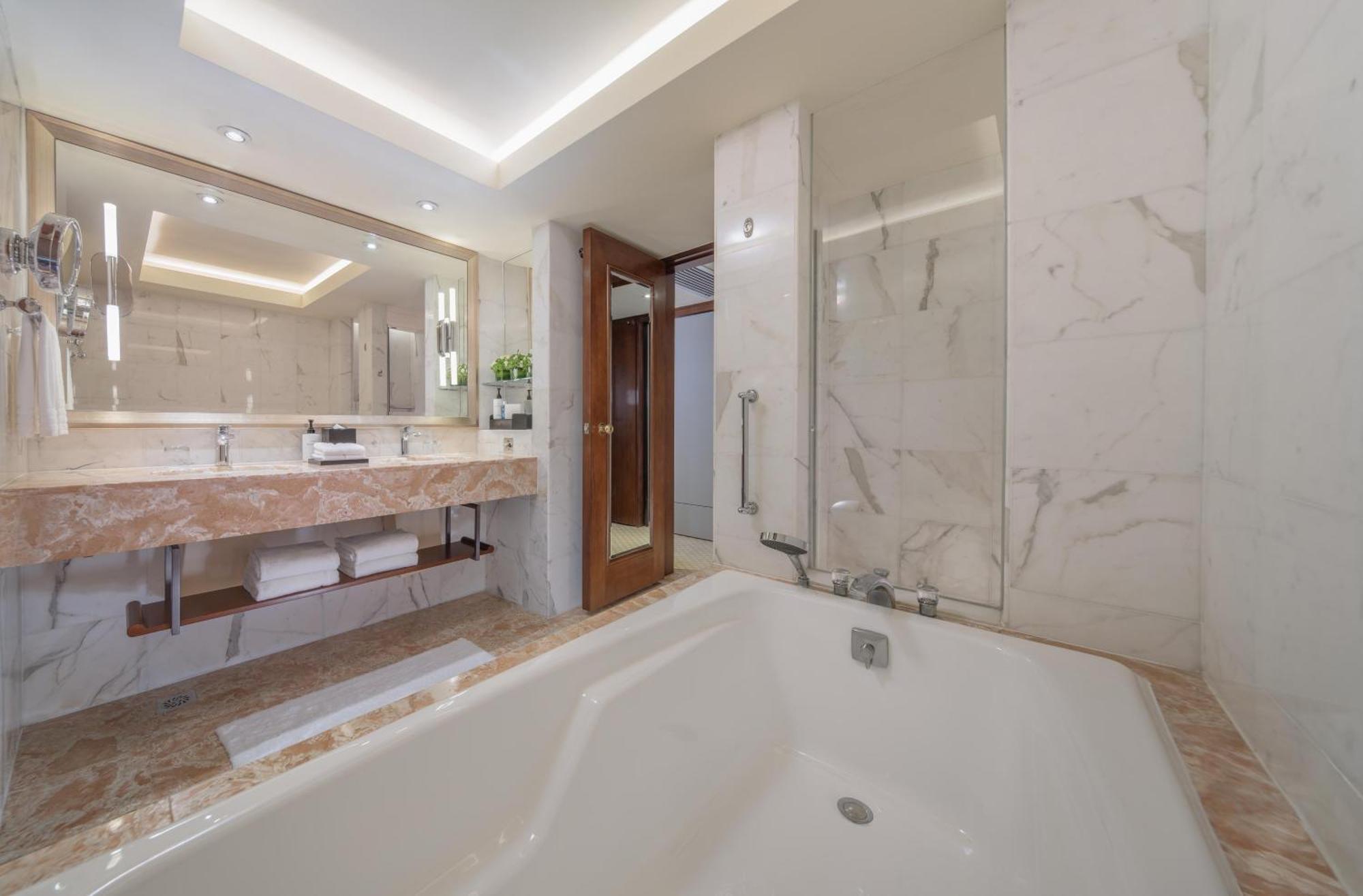 Premium King Room