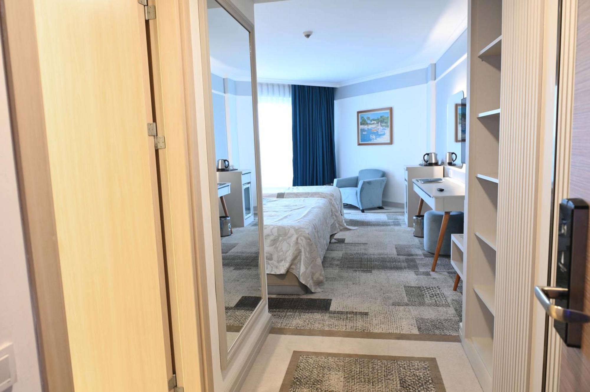 Double or Twin Room Garden View