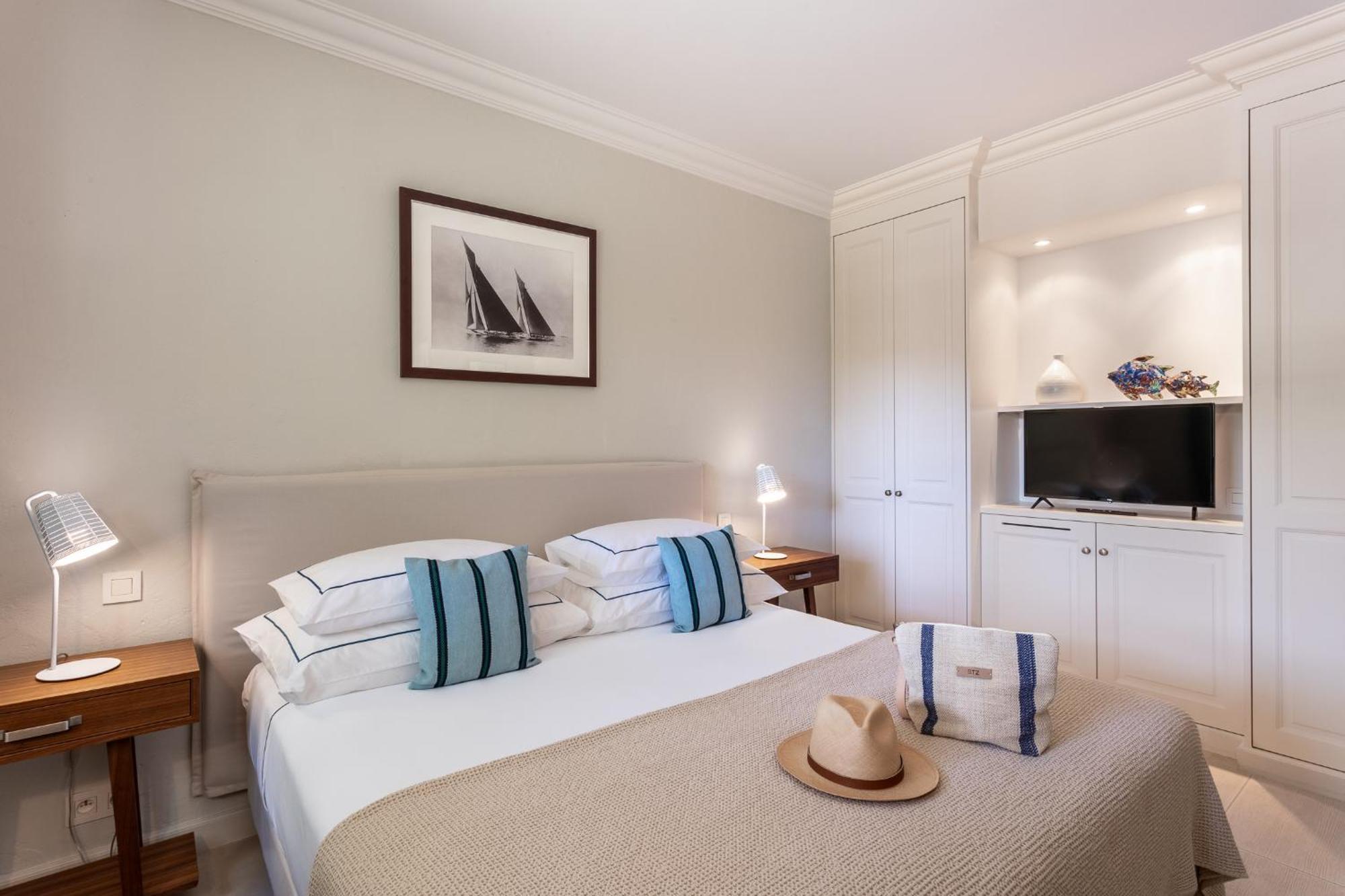 Chambre Triple - Accès Gratuit au Spa et à la Plage Privée - Vue sur Parking