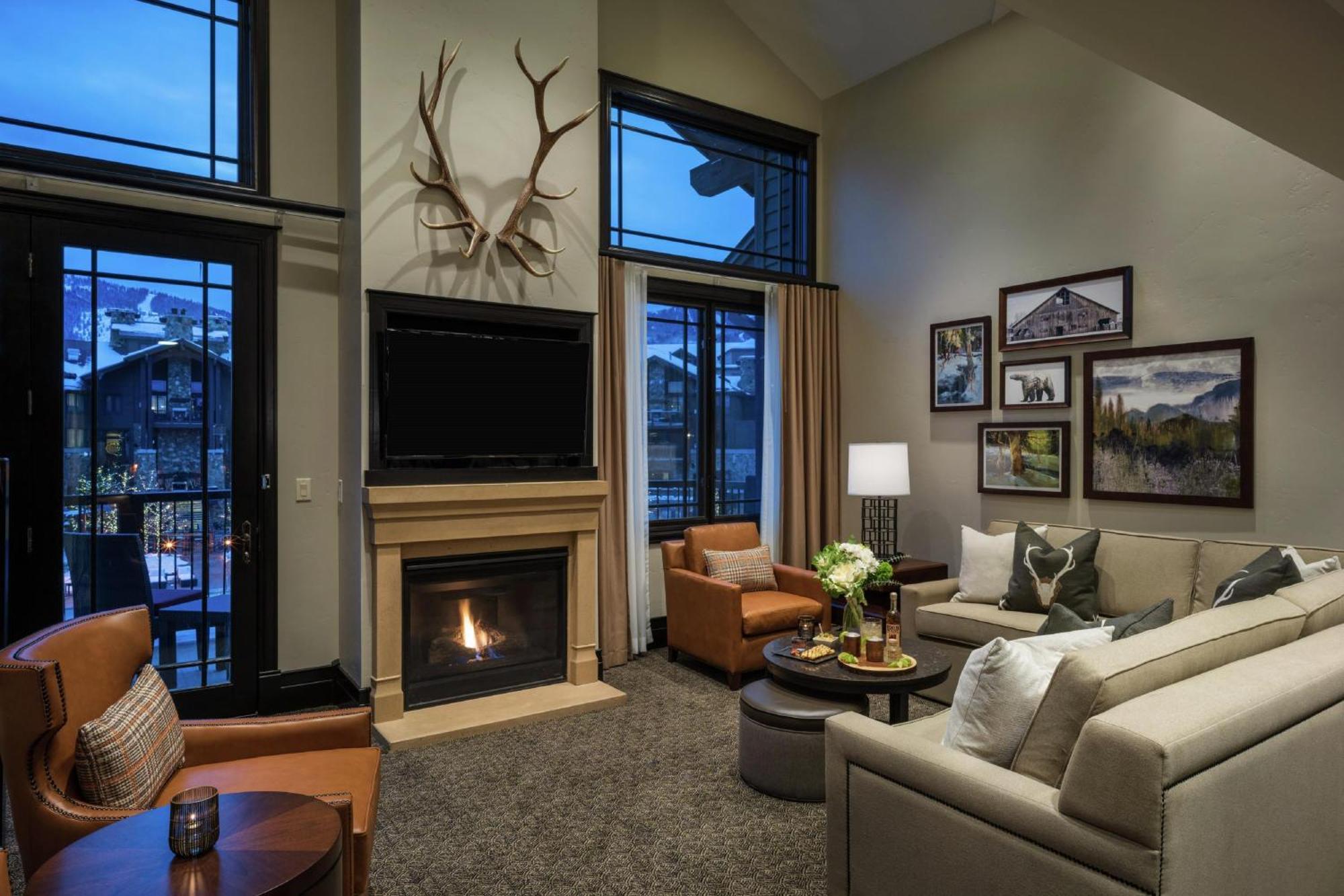 One-Bedroom Bi-Level King Residence