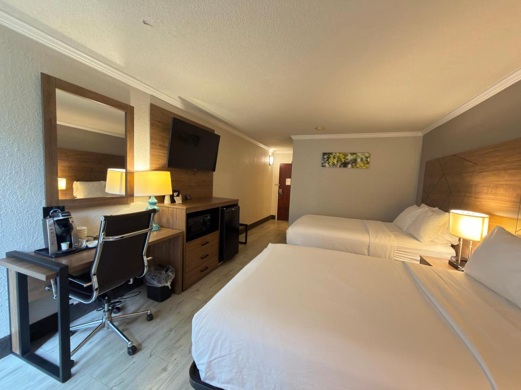 2 Double Beds Non-Smoking