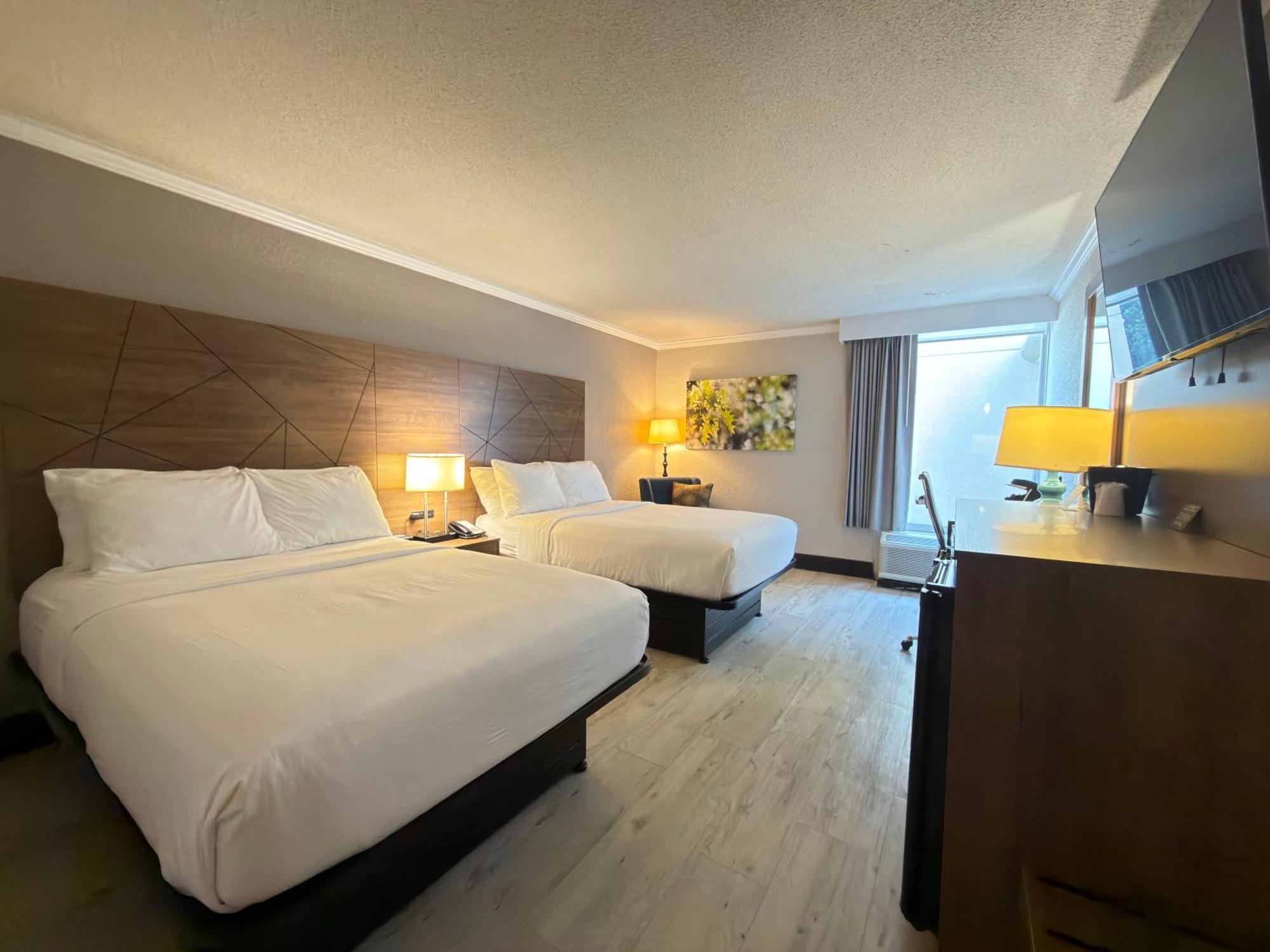 2 Double Beds Non-Smoking