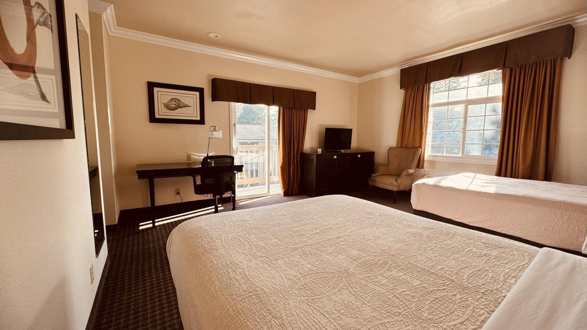 Queen Room Two Queen Beds Non-Smoking