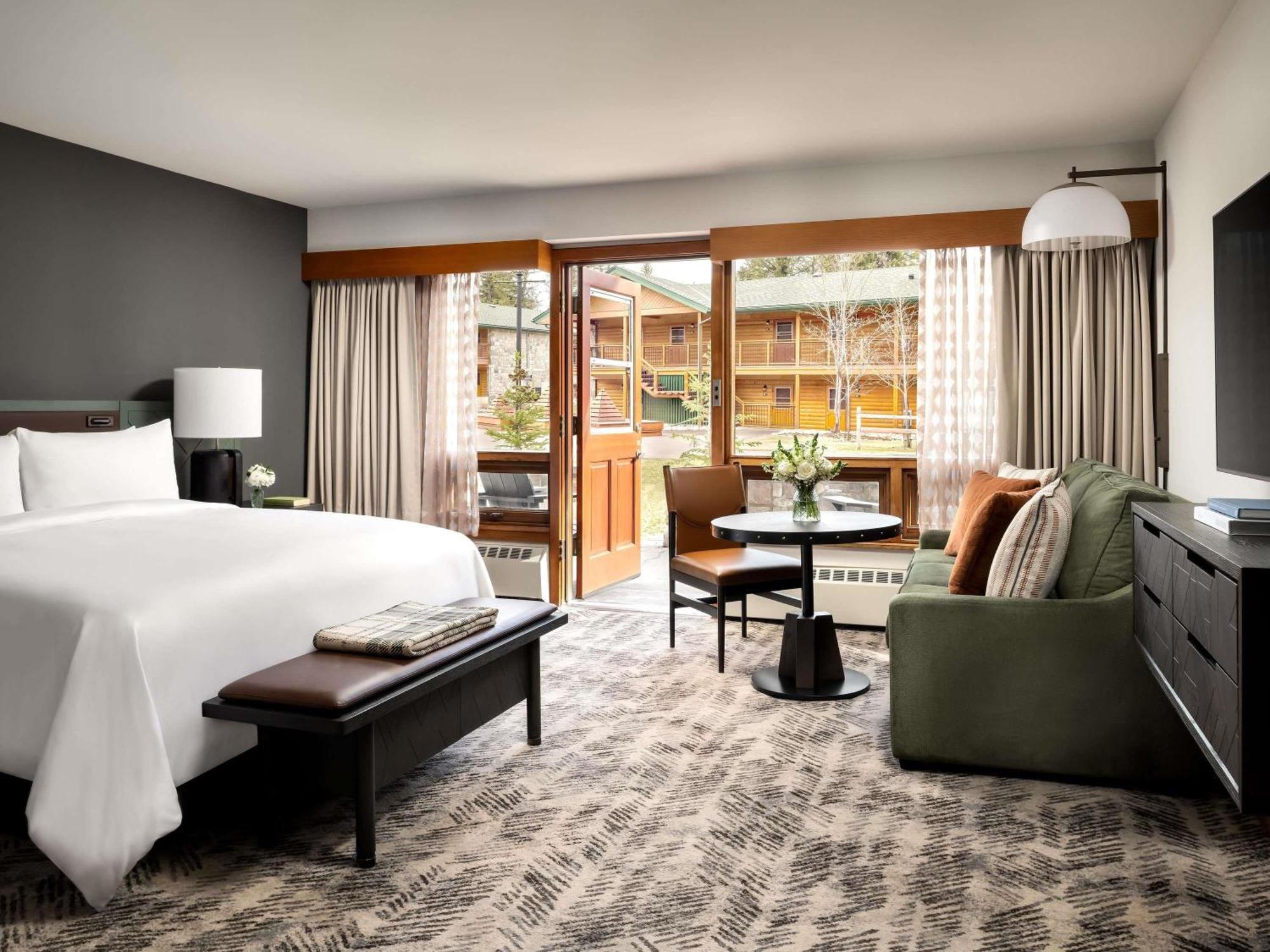 Deluxe King Room