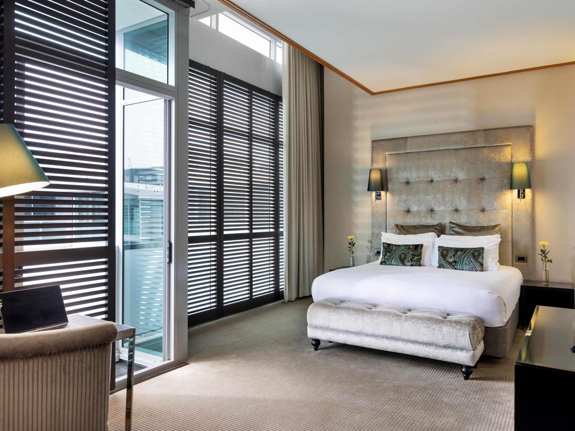 Luxury Atrium Room
