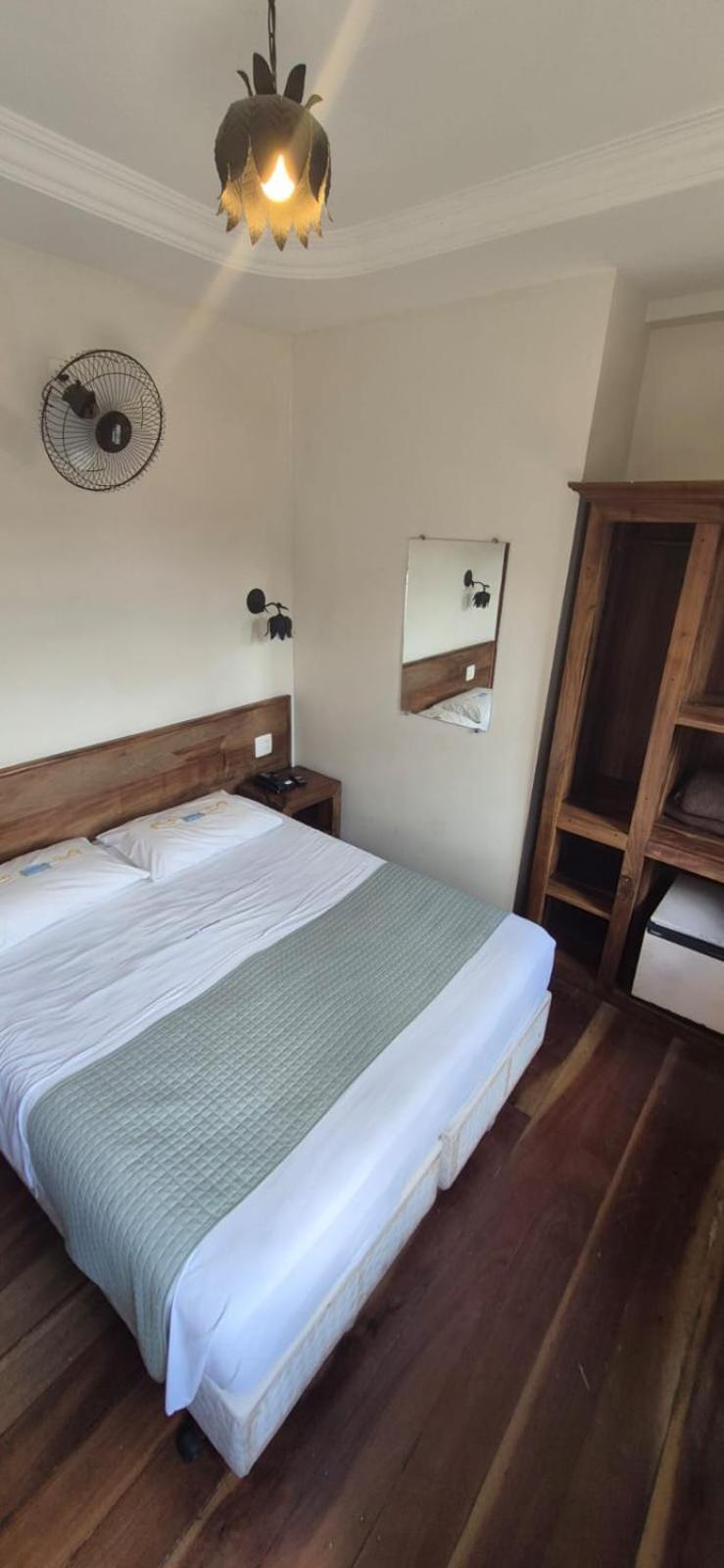 Quarto com Cama de Casal ou 2 de Solteiro