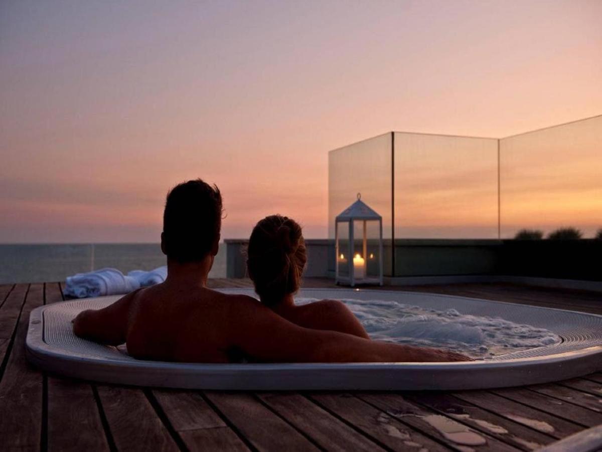 Deluxe Suite Spa Bath
