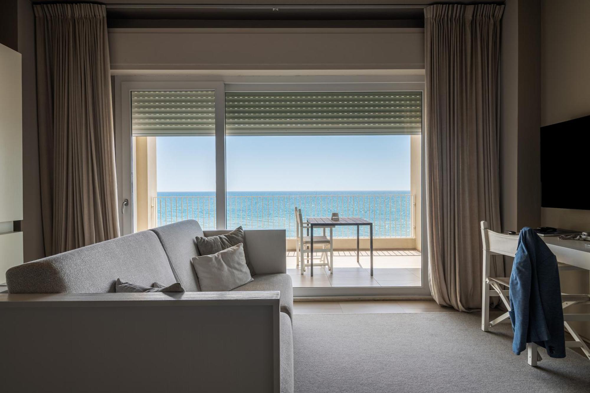 Double or Twin Room Sea View