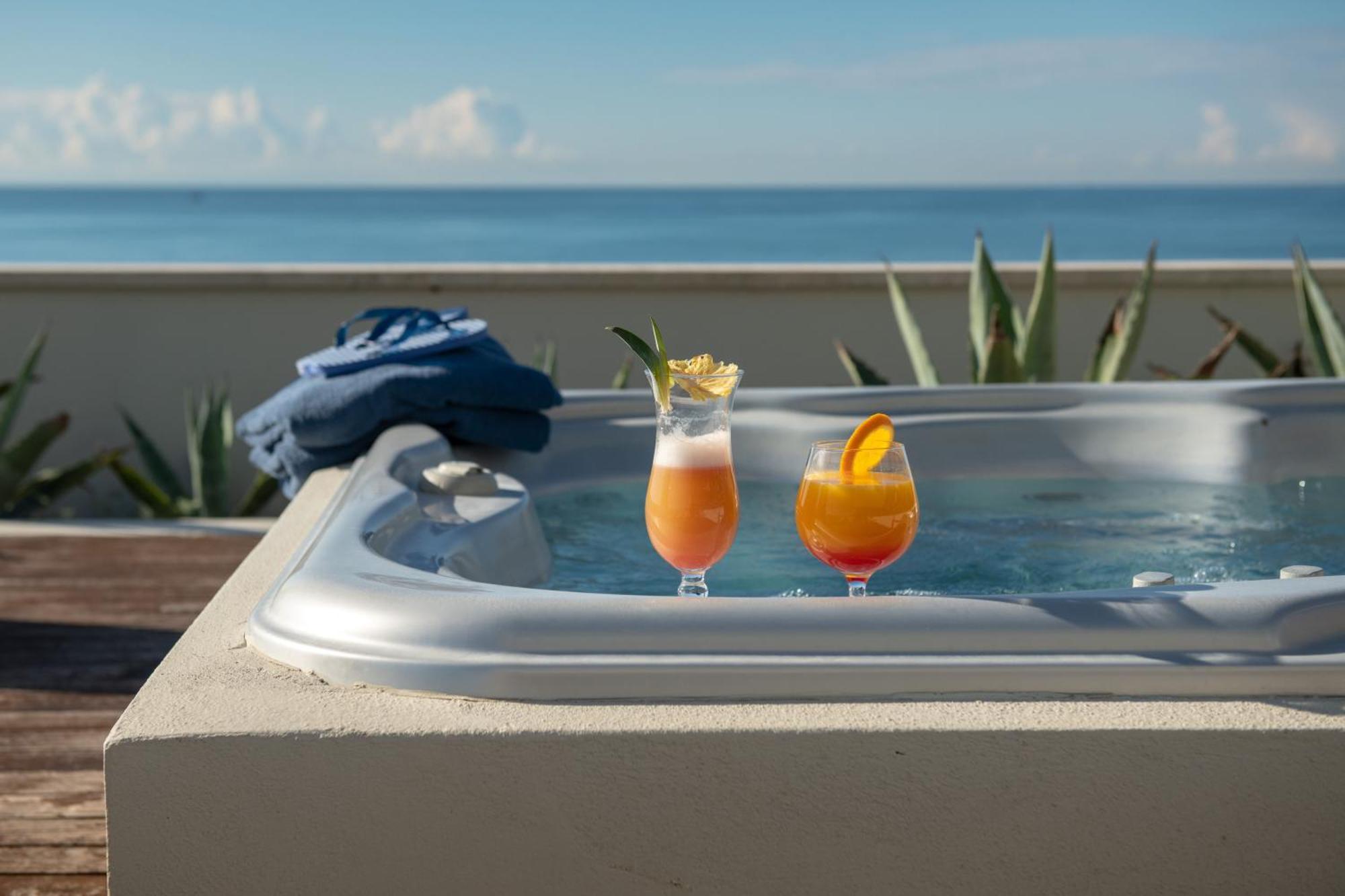 Deluxe Suite Spa Bath