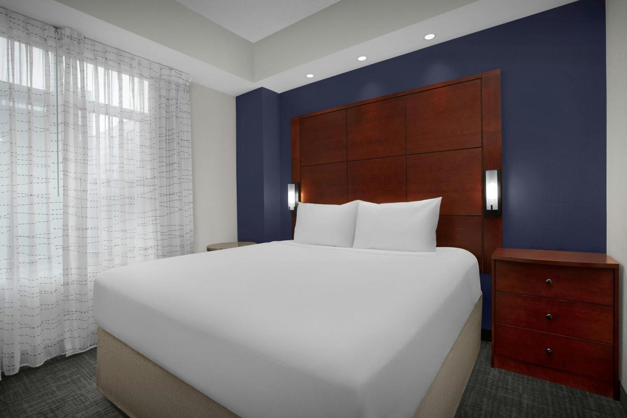 One-Bedroom King Suite