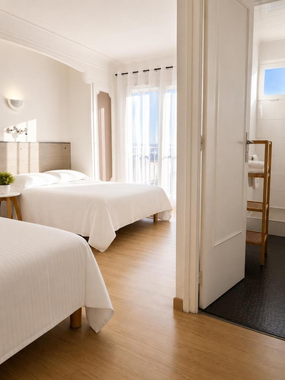 Quadruple Room Air Conditioning