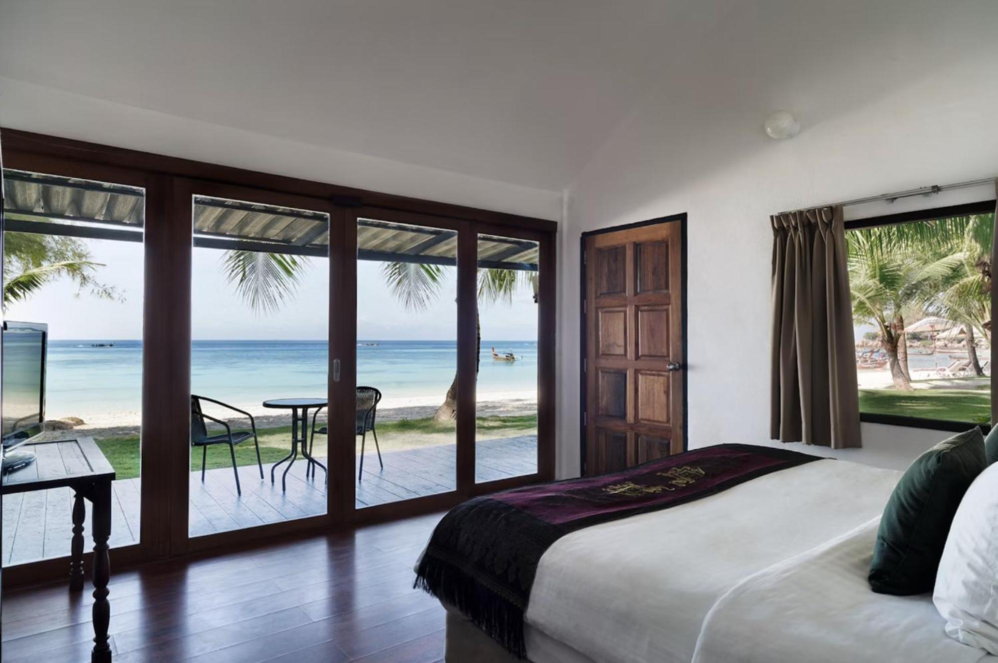 Bungalow Beachfront Garden Wing