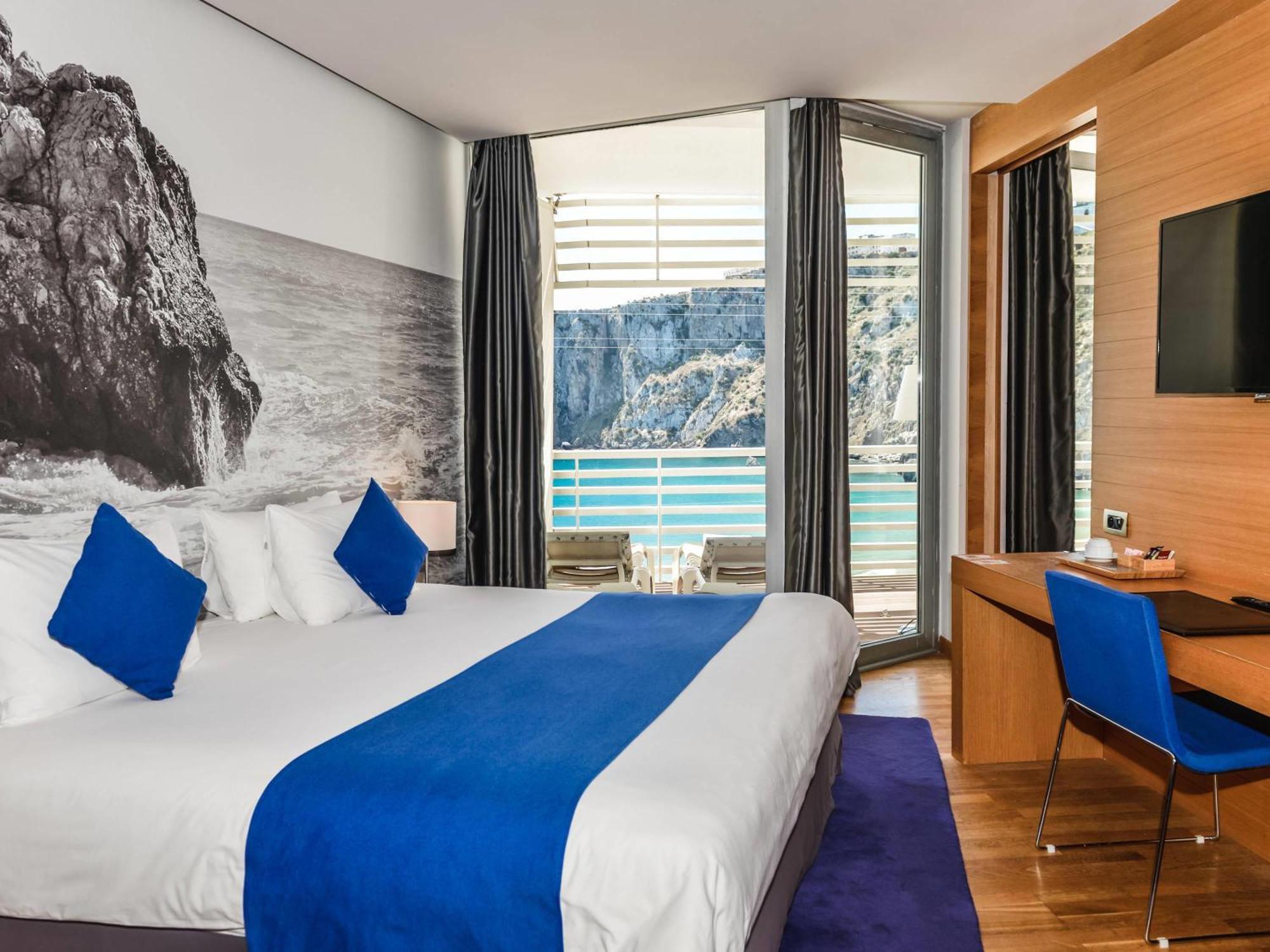 Deluxe Double Suite Ocean Front Balcony