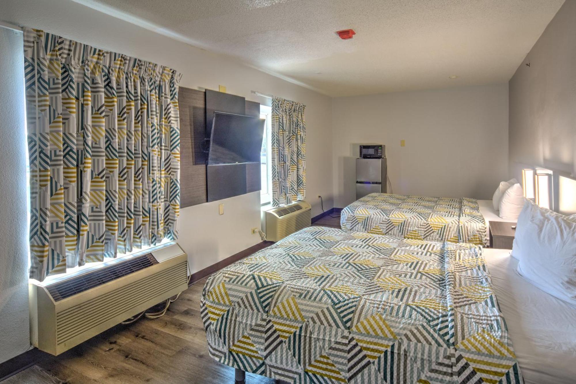 Queen Room Two Queen Beds Smoking