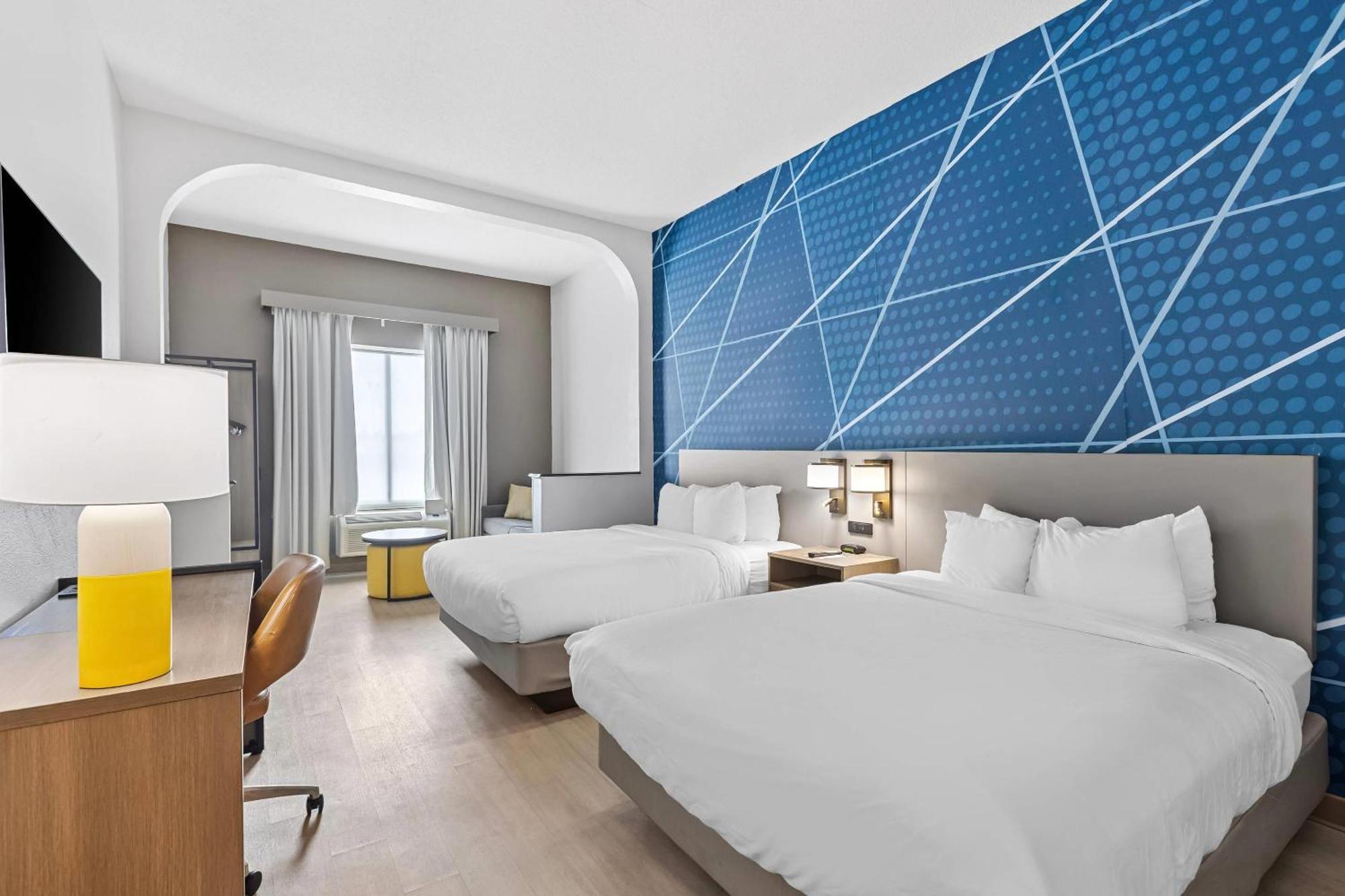 Queen Suite Two Queen Beds Non-Smoking or Pet Friendly