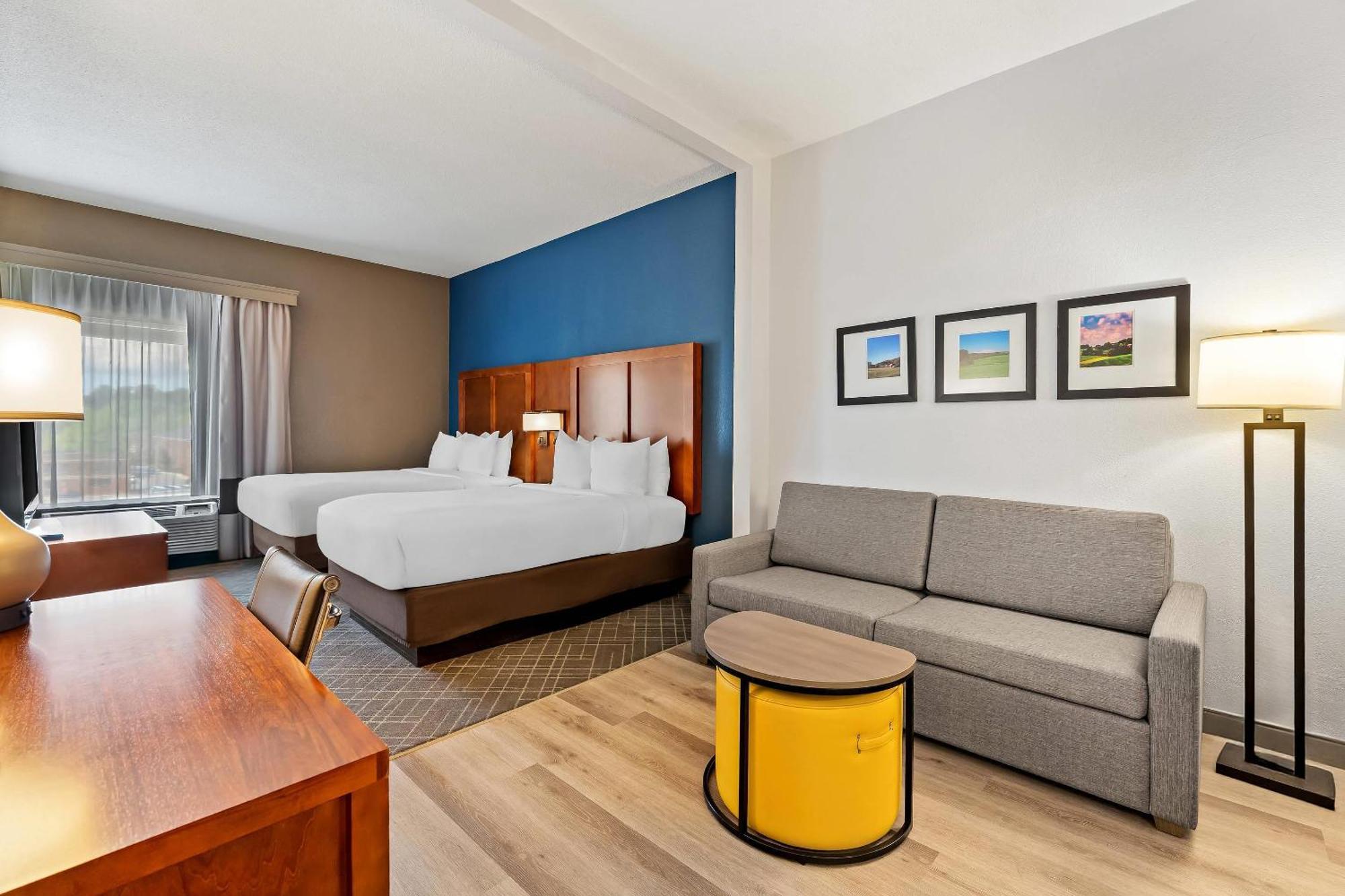 Suite Two Double Beds Non-Smoking