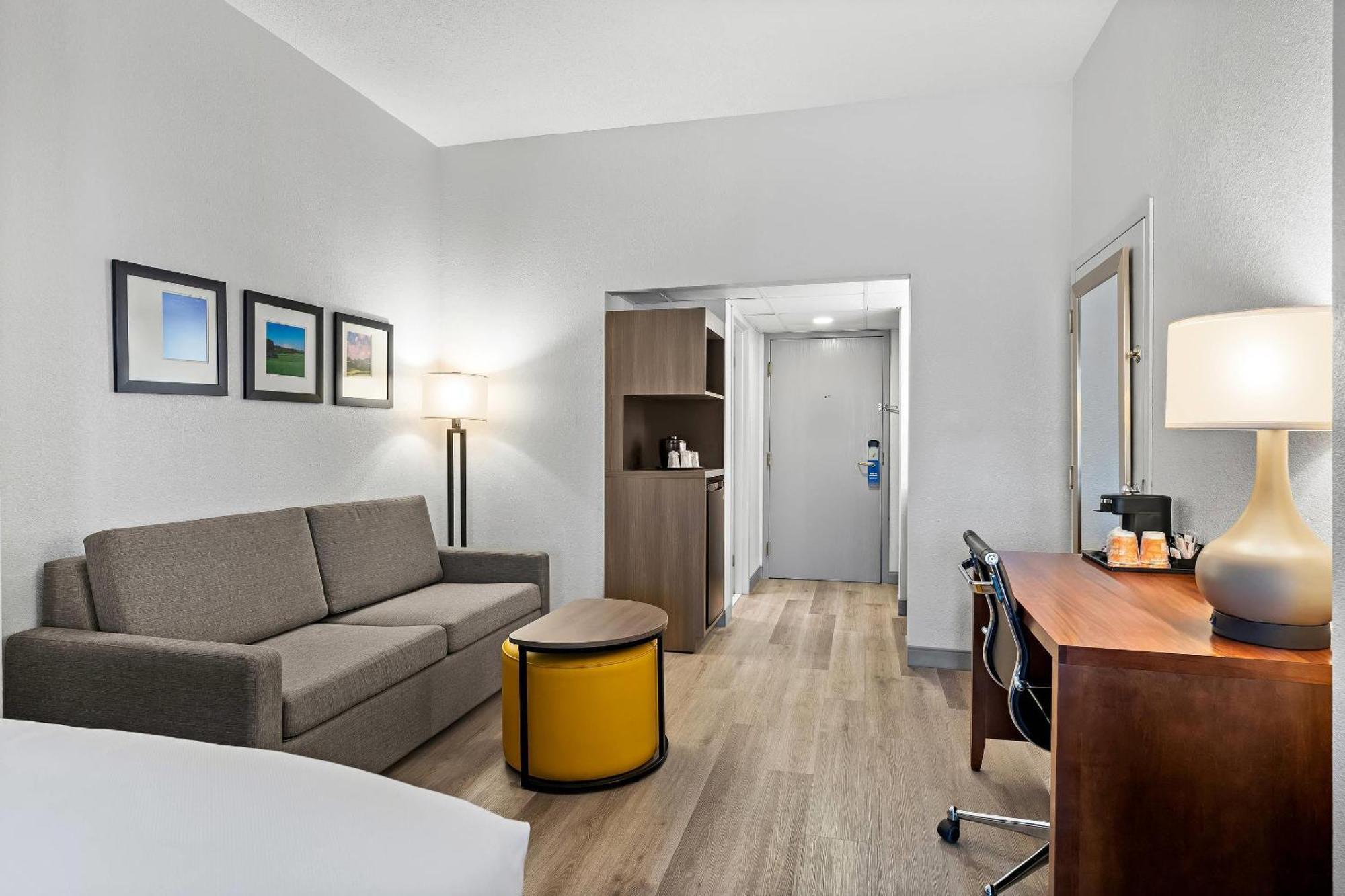 Suite Two Double Beds Non-Smoking