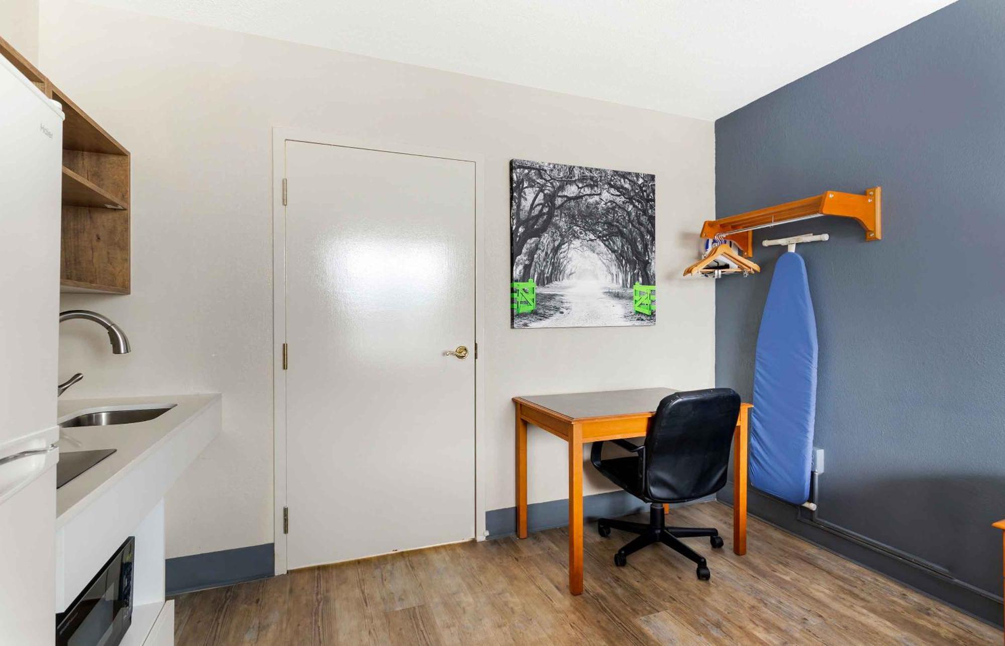 Studio with 1 King Bed - Non-Smoking