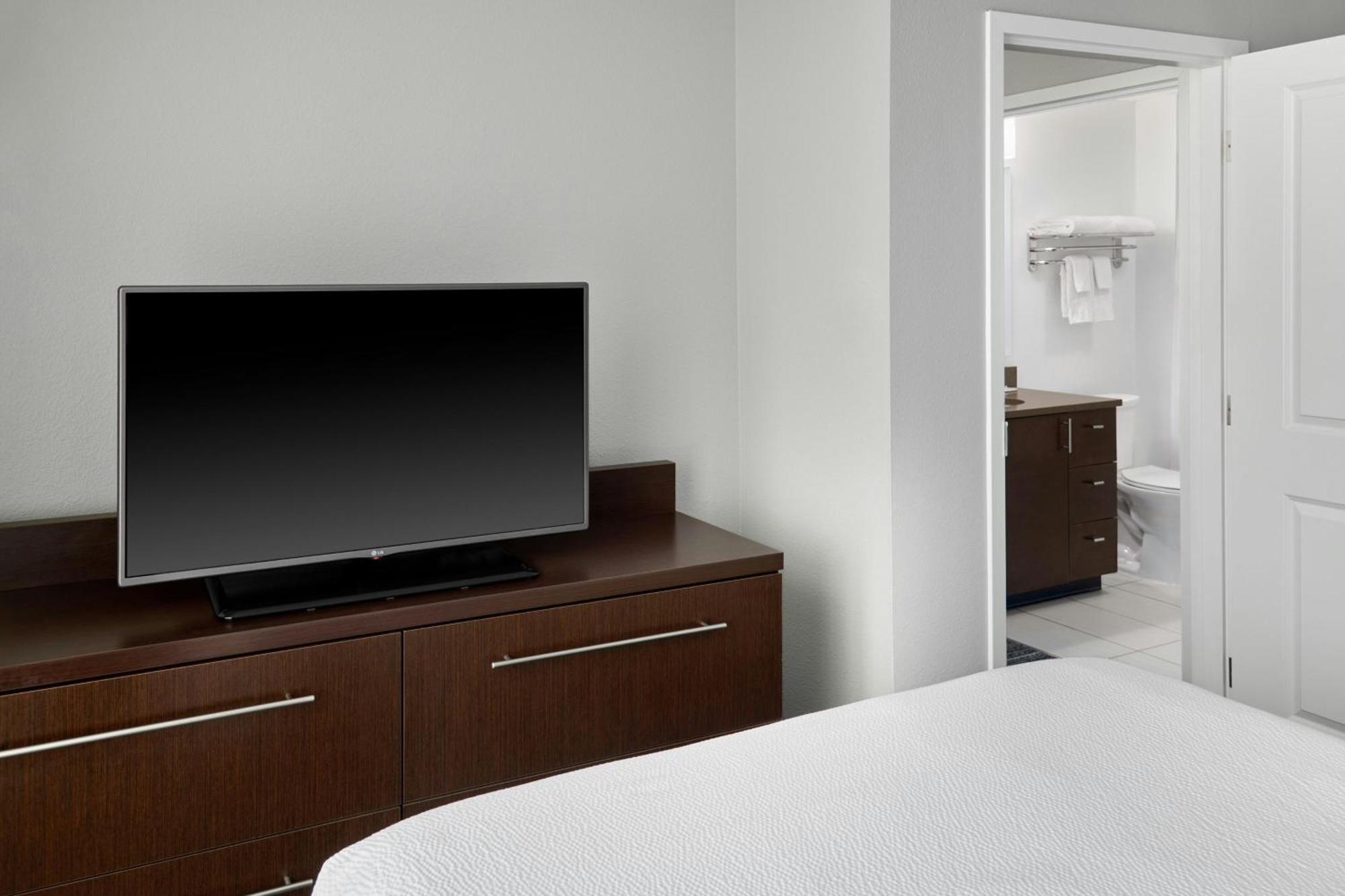 One-Bedroom Queen Suite Sofa Bed